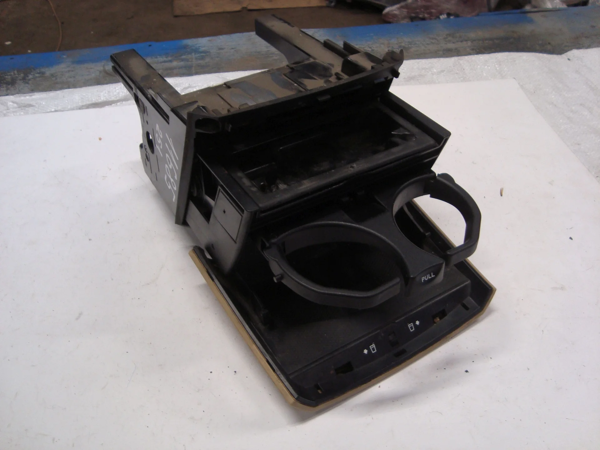 Подстаканники задние Mercedes-Benz W251 272 A2516800814 - миниатюра 3