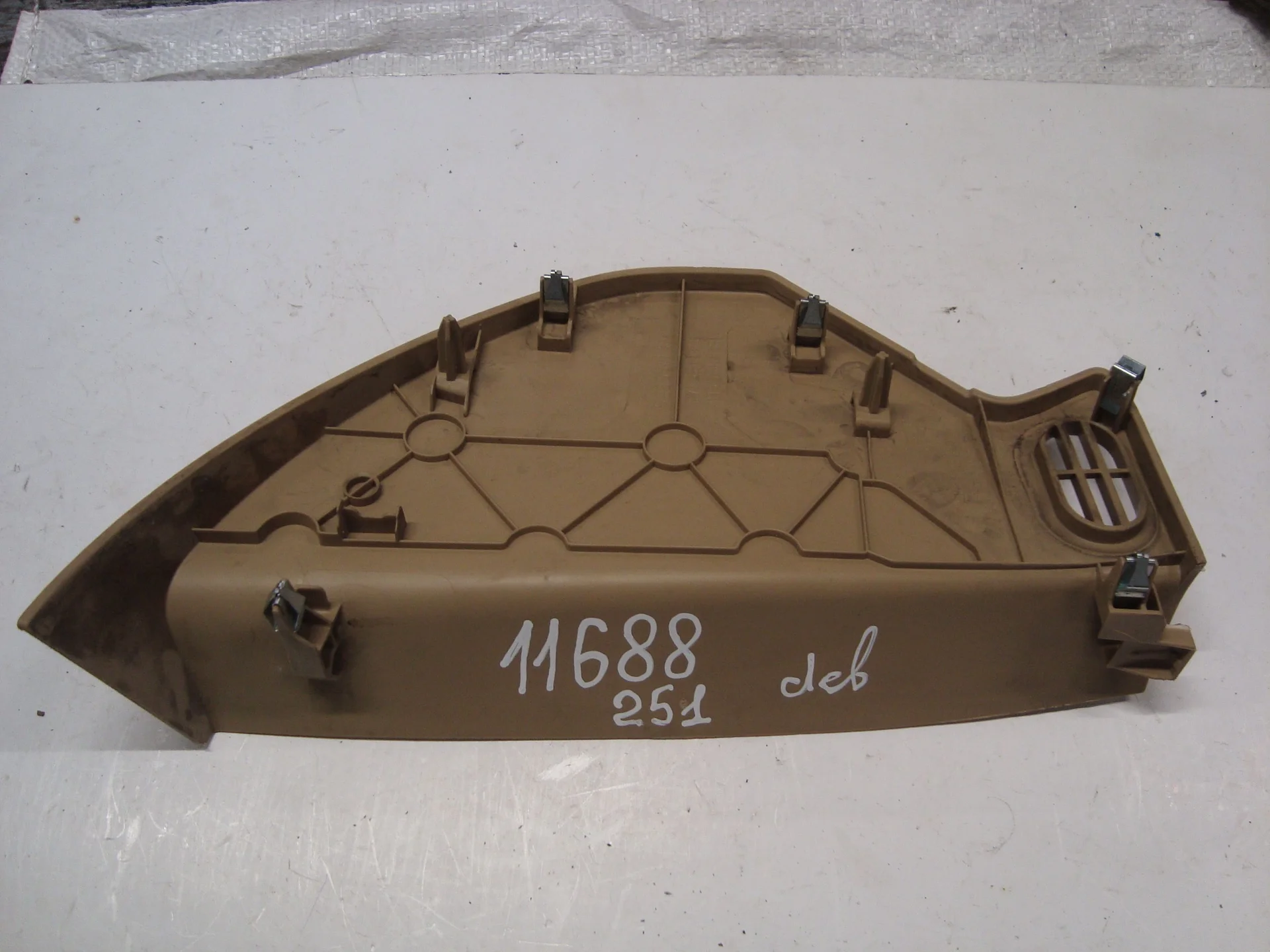 Накладка торпедо боковая левая Mercedes-Benz W251 272 A2516800107 - миниатюра 2