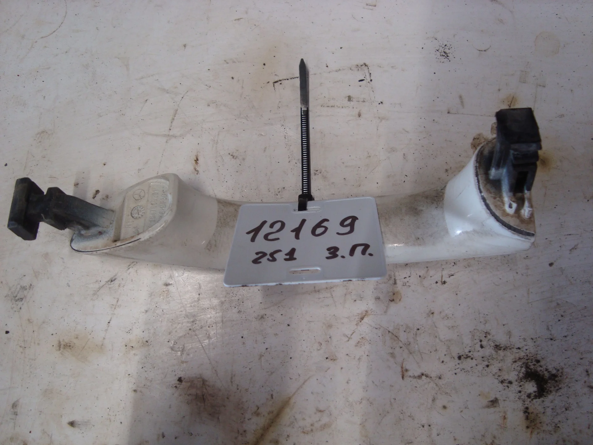 Ручка наружняя задней правой двери Mercedes-Benz W251 272 A1647660201 - миниатюра 2