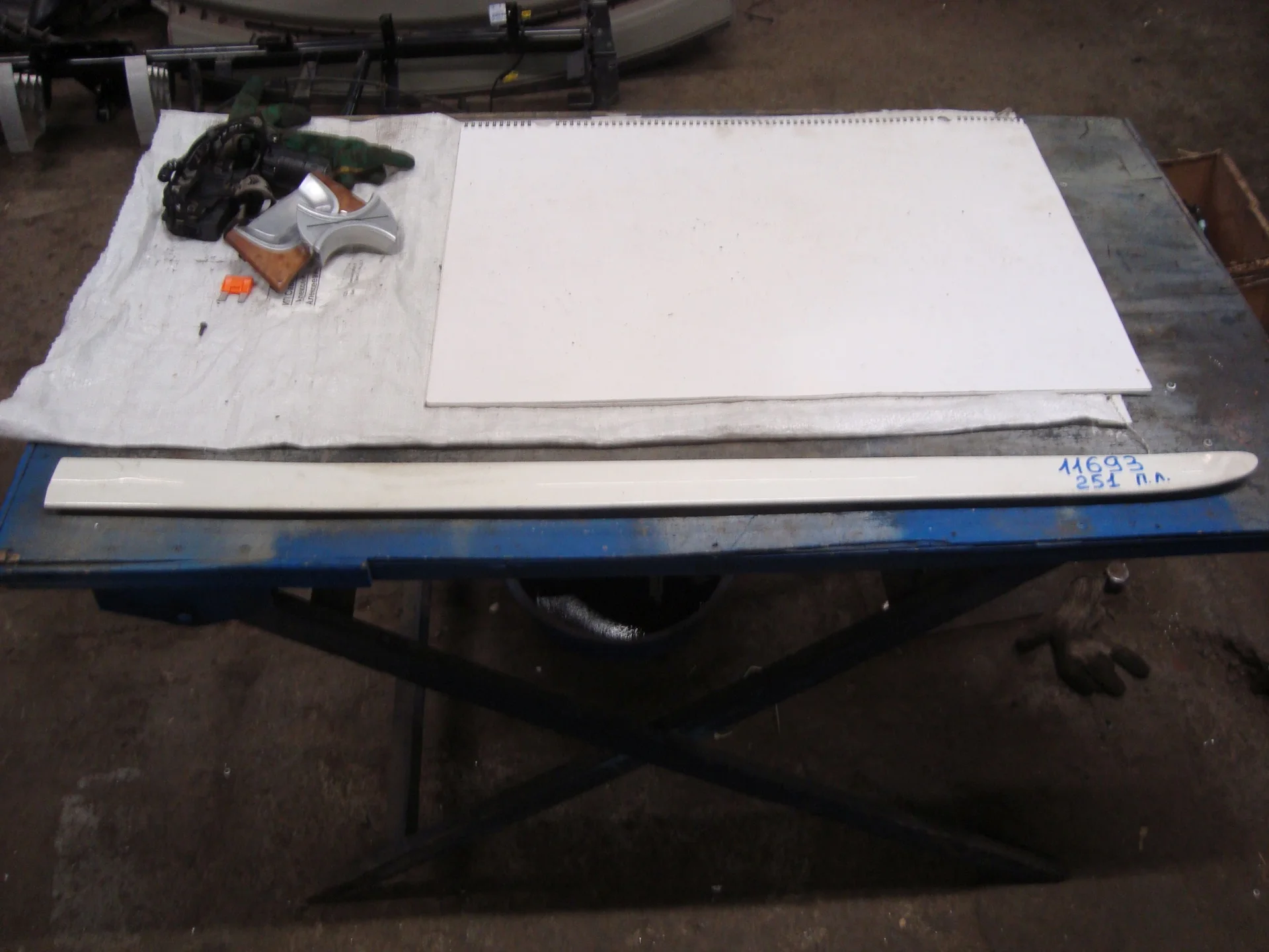 Накладка двери передней левой Mercedes-Benz W251 272 A2516904362 - изображение 1