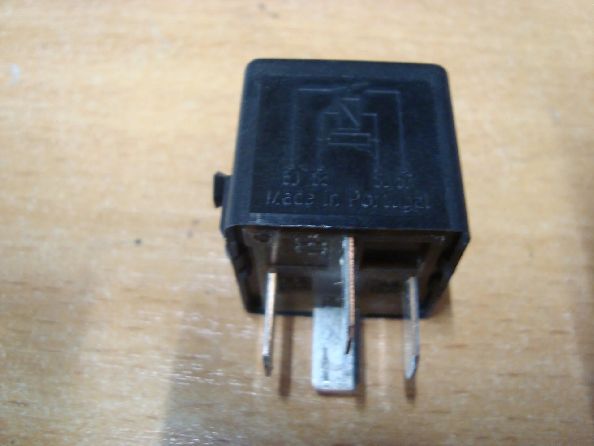 Реле Mercedes-Benz W251 272 A0025421319 - изображение 1