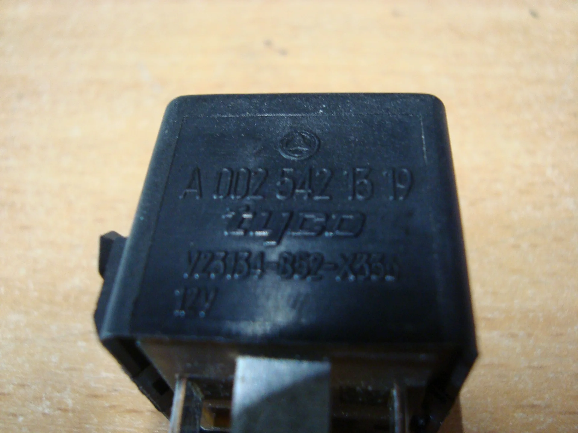 Реле Mercedes-Benz W251 272 A0025421319 - миниатюра 2
