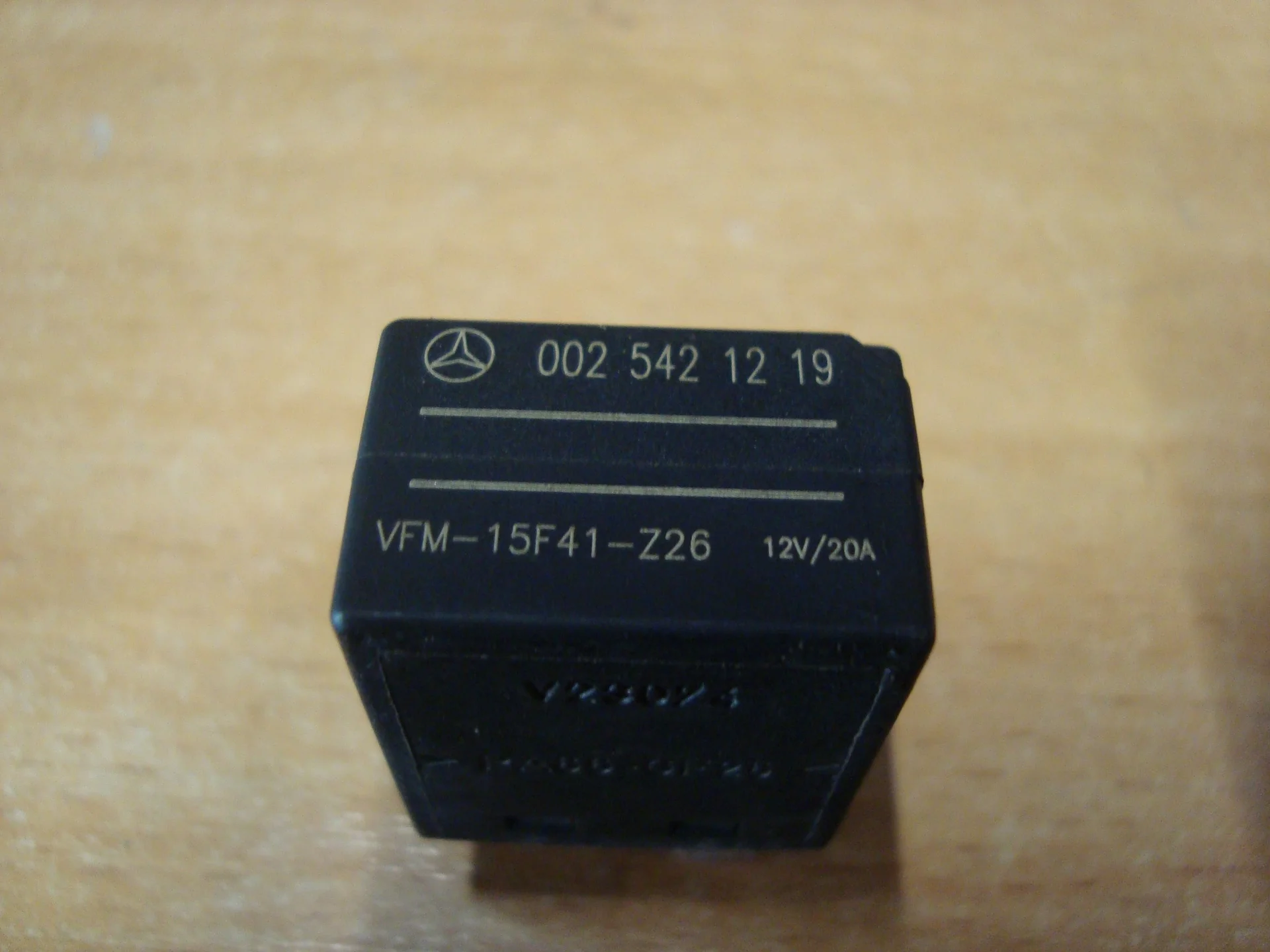 Реле Mercedes-Benz W251 272 A0025421219 - миниатюра 2