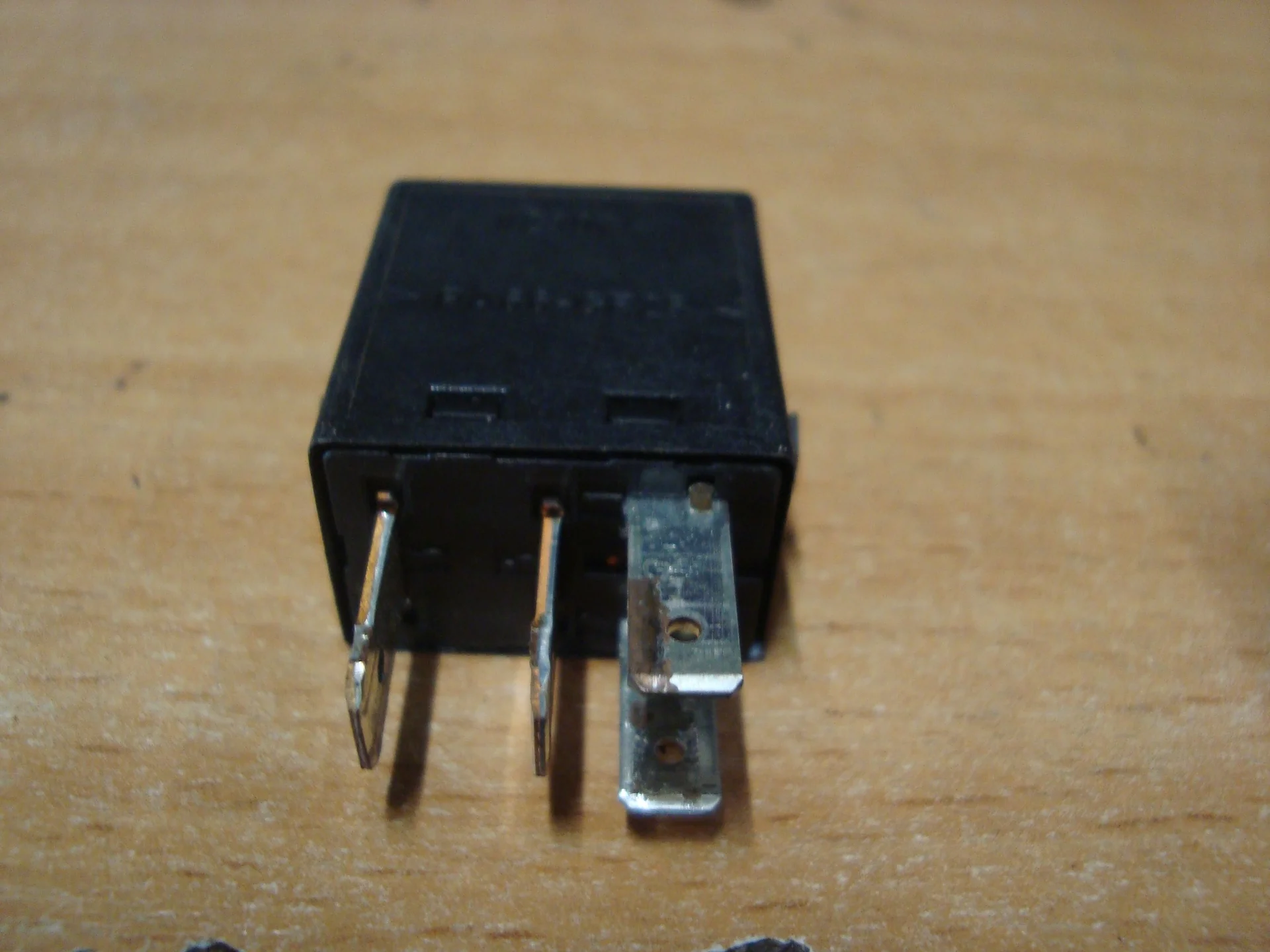 Реле Mercedes-Benz W251 272 A0025421119 - изображение 1