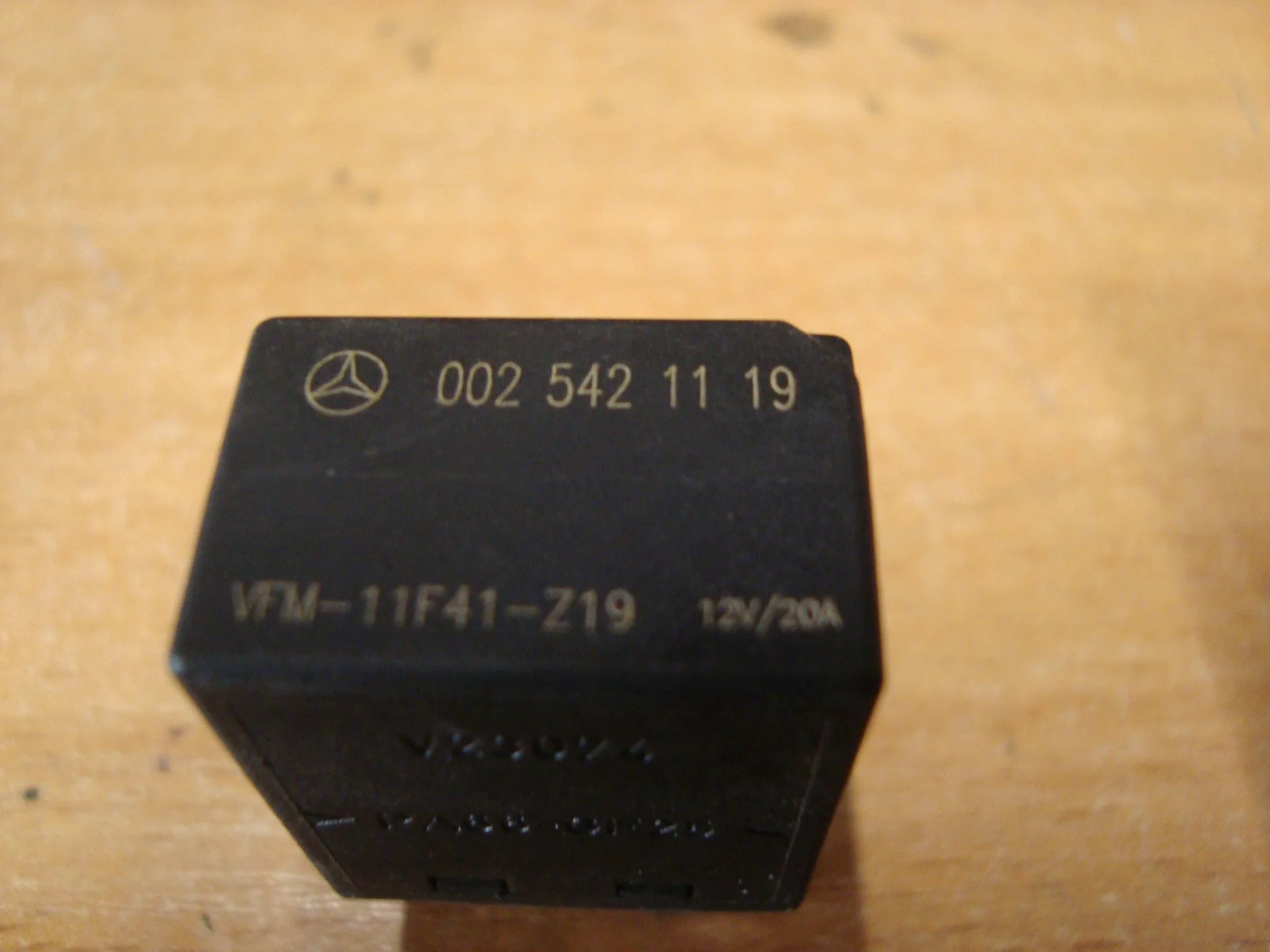 Реле Mercedes-Benz W251 272 A0025421119 - миниатюра 2