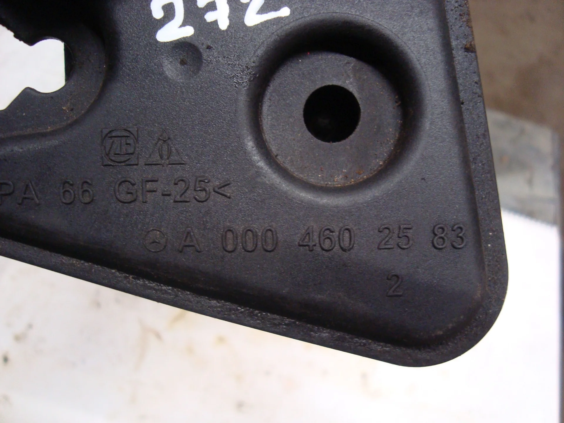 Бачок насоса гидроусилителя руля Mercedes-Benz W251 272 A0004602583 - миниатюра 3