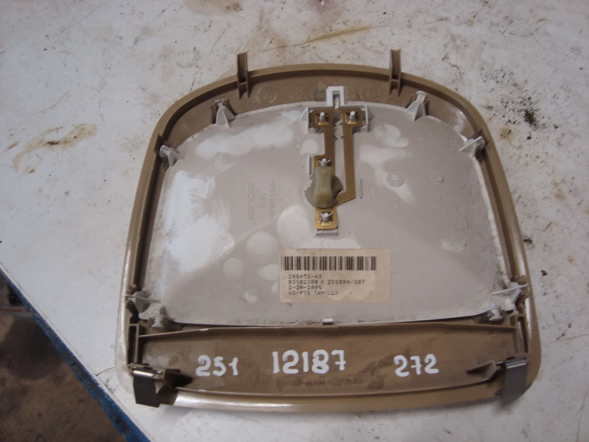 Плафон салонный задний Mercedes-Benz W251 272 A1648200023 - миниатюра 3