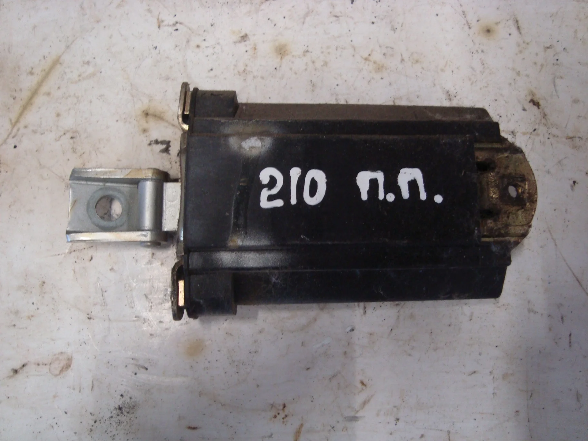 Ограничитель двери Mercedes-Benz W210 111 A2107200116 - миниатюра 2