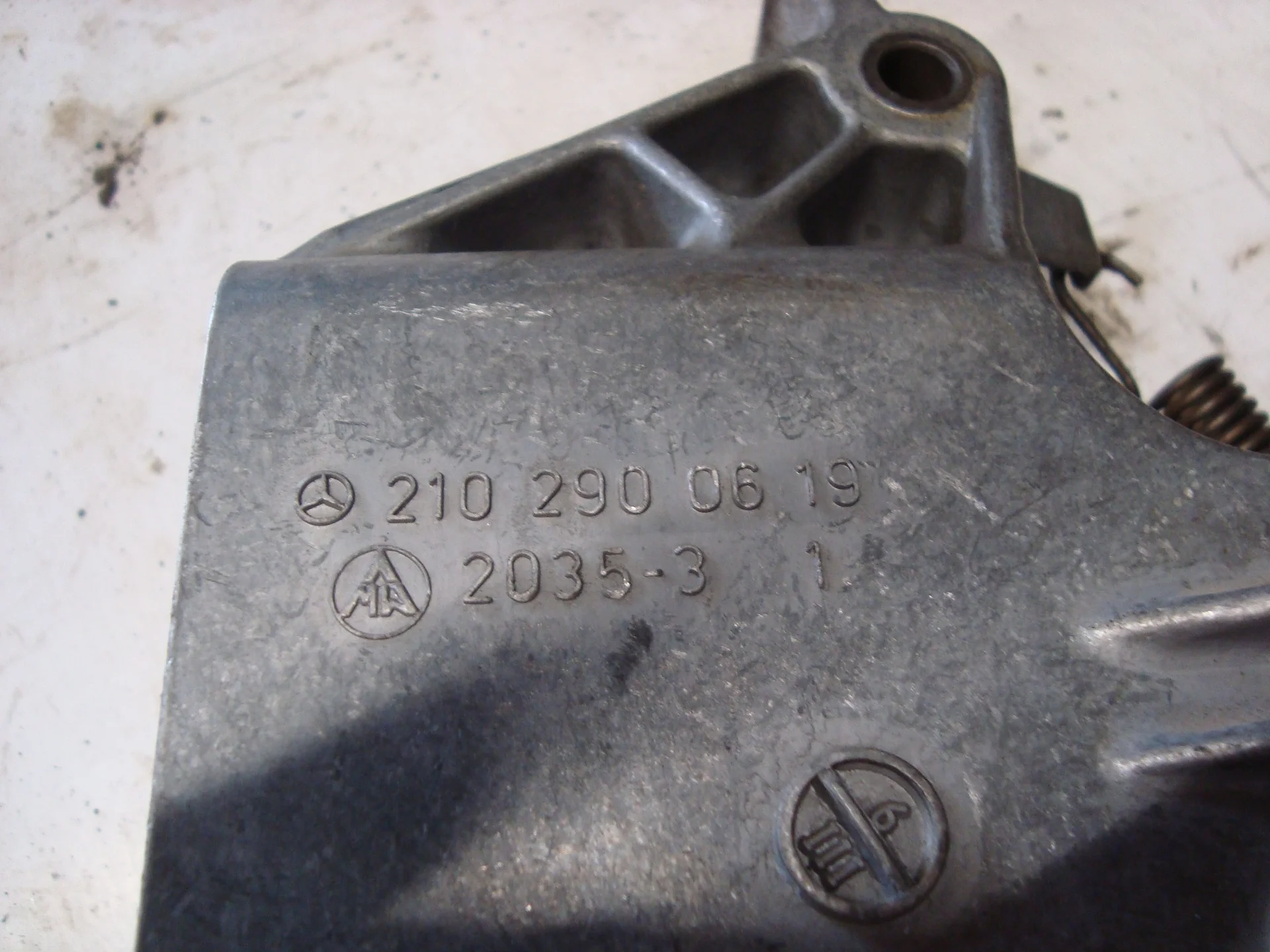 Педаль тормоза Mercedes-Benz C208 111 A2022902318 - миниатюра 3