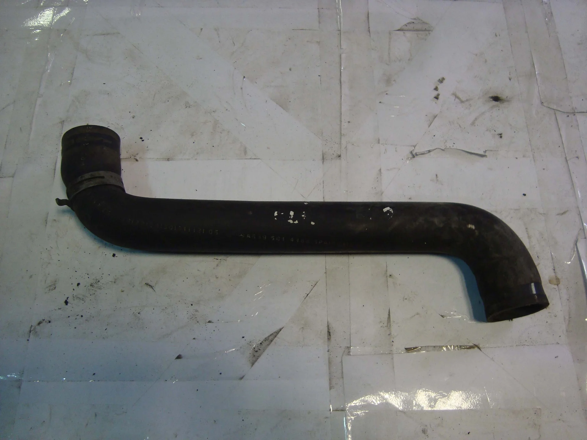 Патрубок системы охлаждения Mercedes-Benz W639 A6395014382 - изображение 1