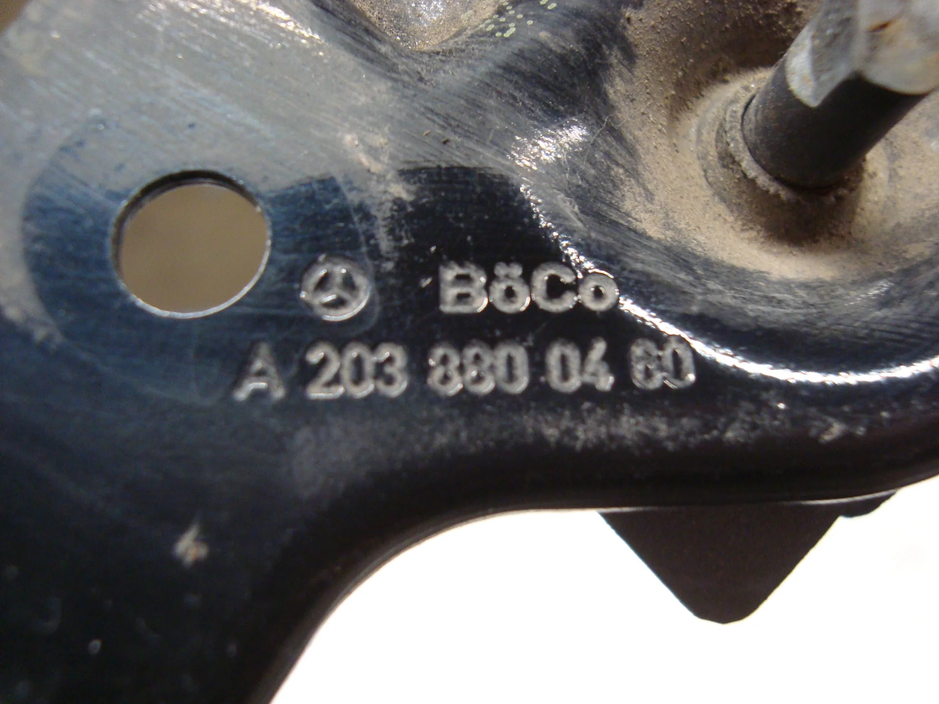 Петля замка капота Mercedes-Benz W251 272 A2038800460 - миниатюра 3