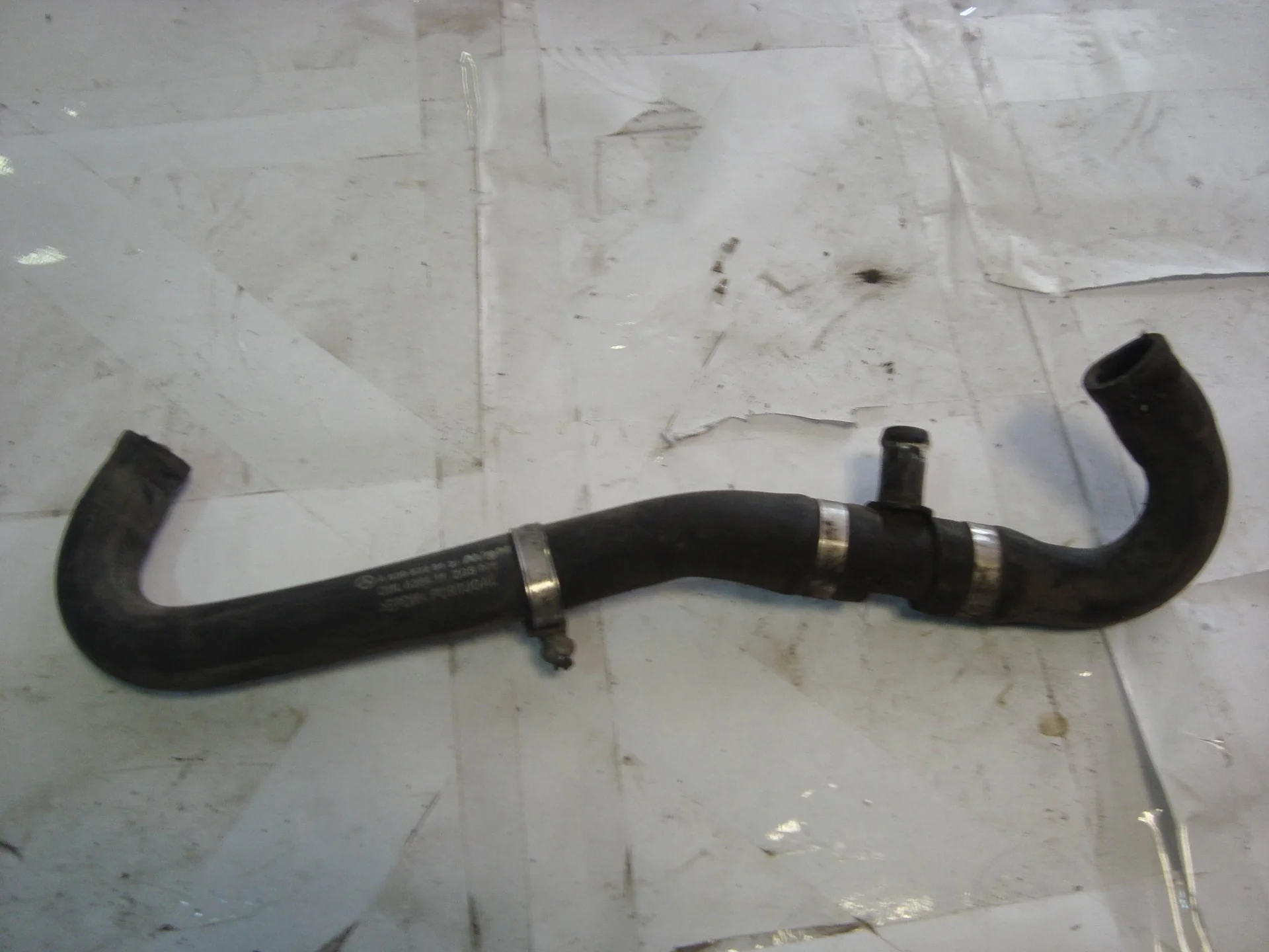 Патрубок системы охлаждения Mercedes-Benz W639 A6398329123 - изображение 1