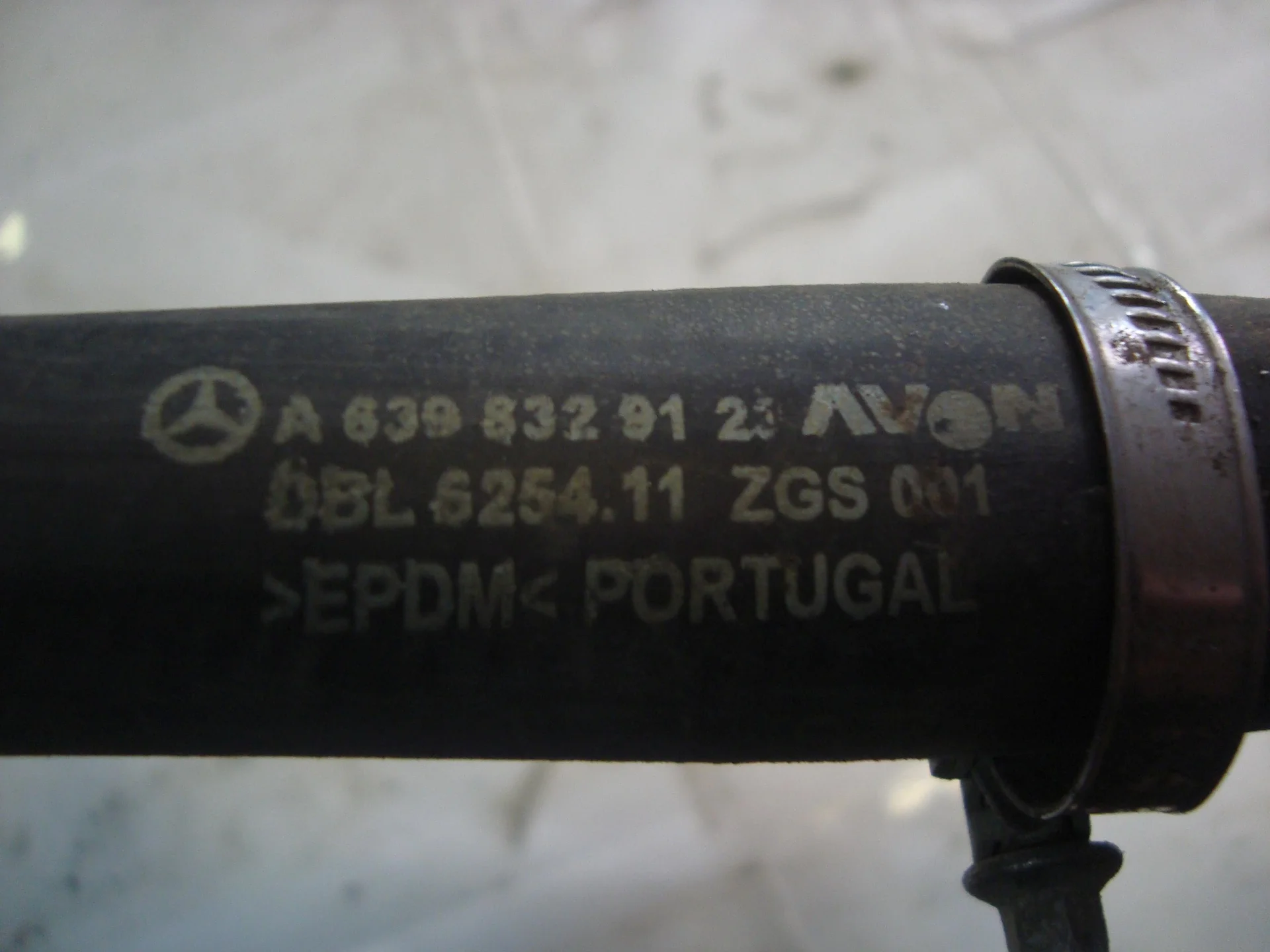 Патрубок системы охлаждения Mercedes-Benz W639 A6398329123 - миниатюра 5
