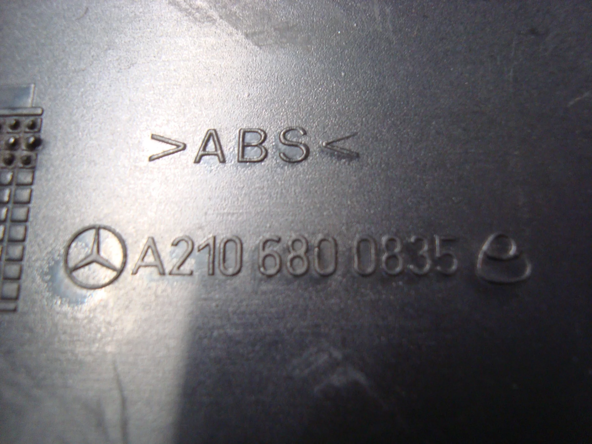 Накладка на порог внутренняя задняя правая Mercedes-Benz W210 A2106800835 - миниатюра 4