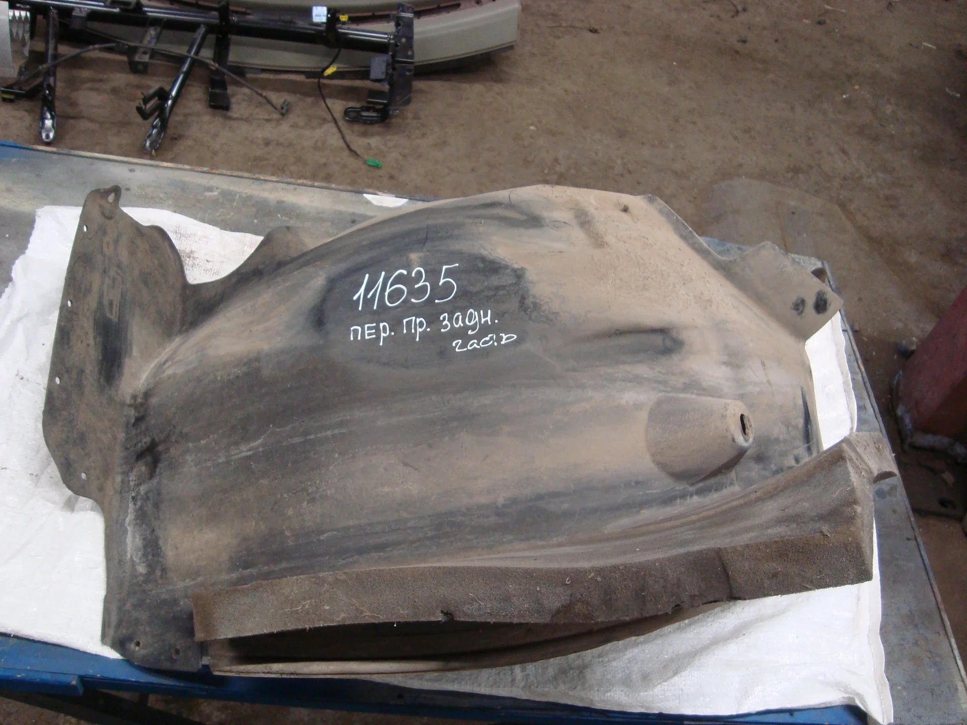 Локер передний правый задняя часть Mercedes-Benz W251 272 A2518841022 - изображение 1