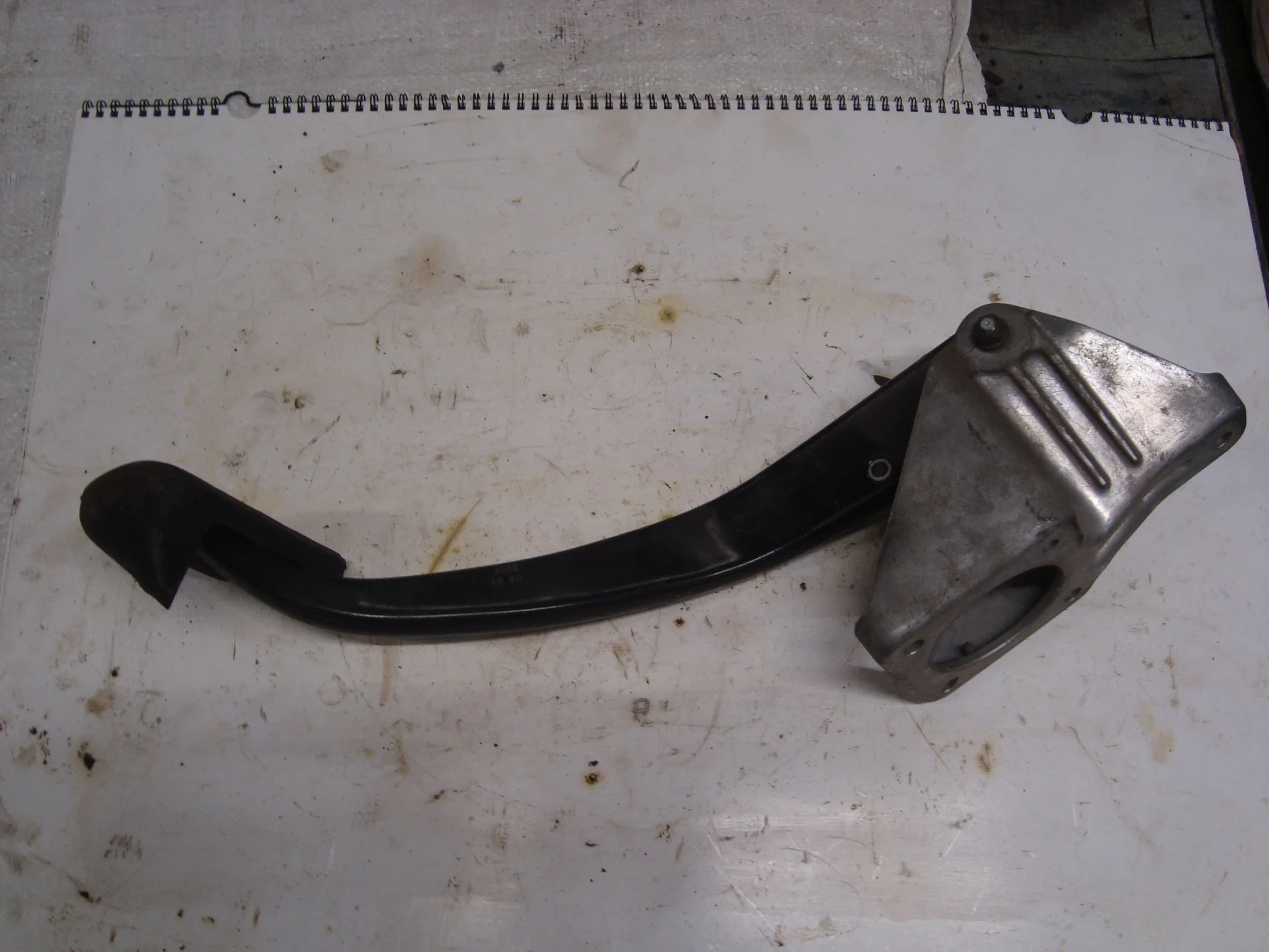 Педаль тормоза Mercedes-Benz W251 272 A2512900401 - изображение 1