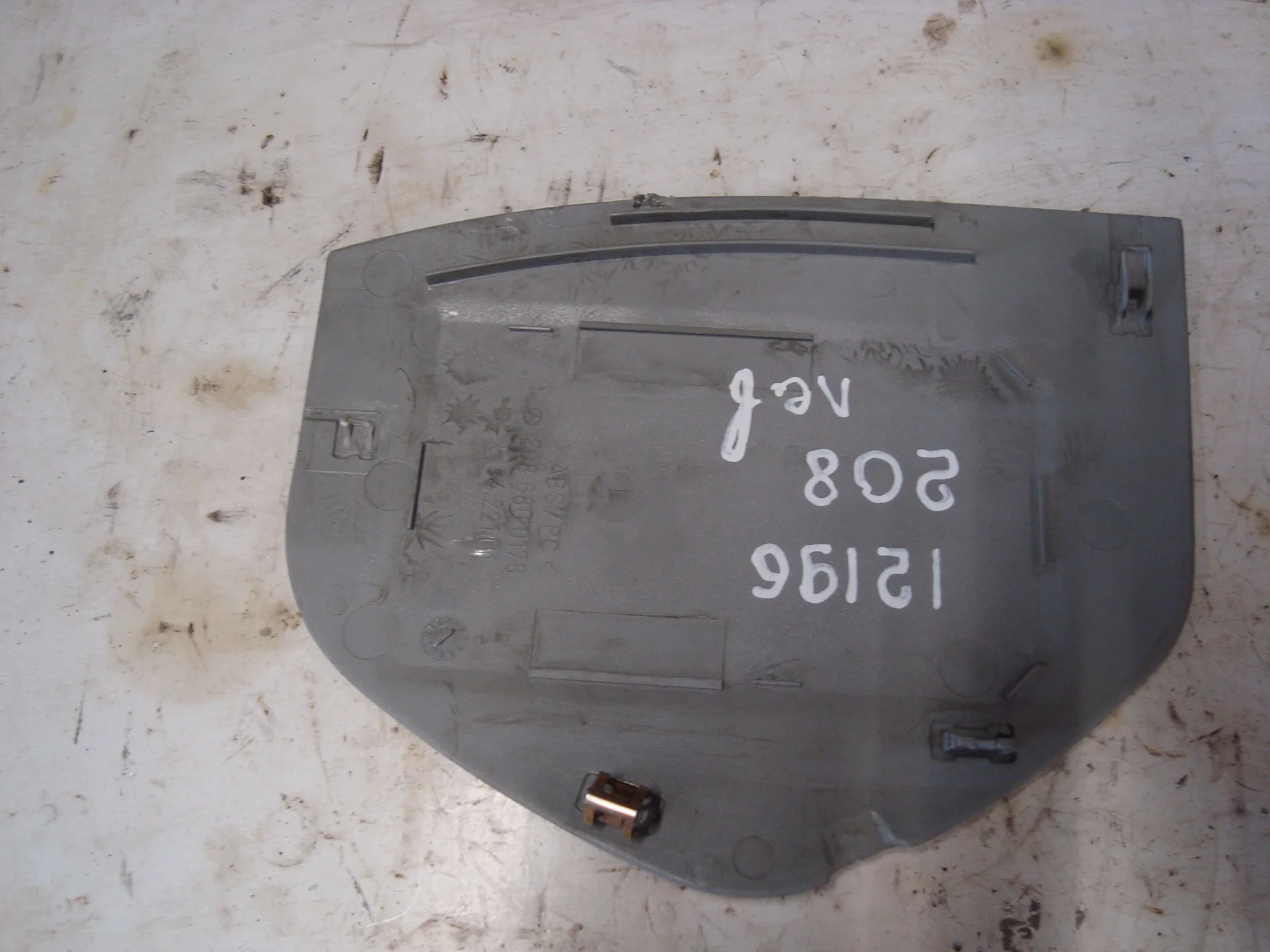 Накладка торпедо боковая левая Mercedes-Benz C208 111 A2086800178 - миниатюра 3