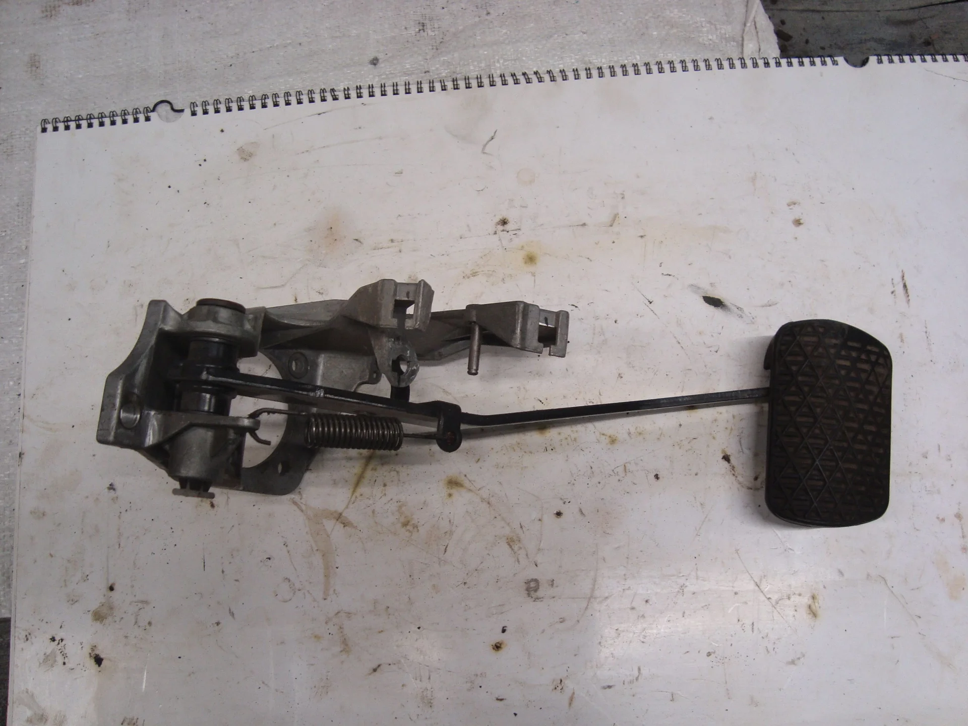 Педаль тормоза Mercedes-Benz W210 A2022902718 - миниатюра 2