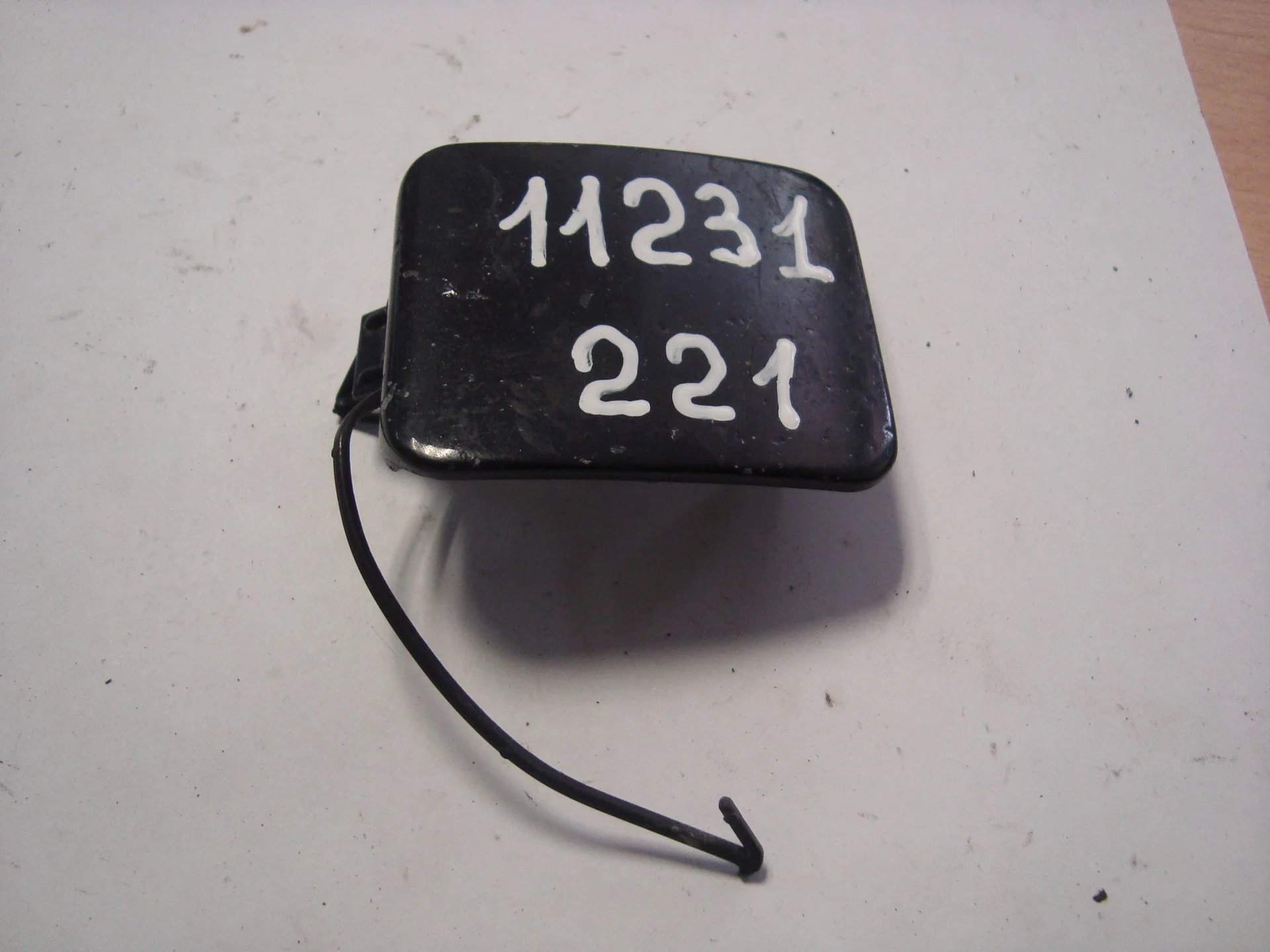 Крышка буксировочной проушины передняя Mercedes-Benz W221 A2218850223 - изображение 1