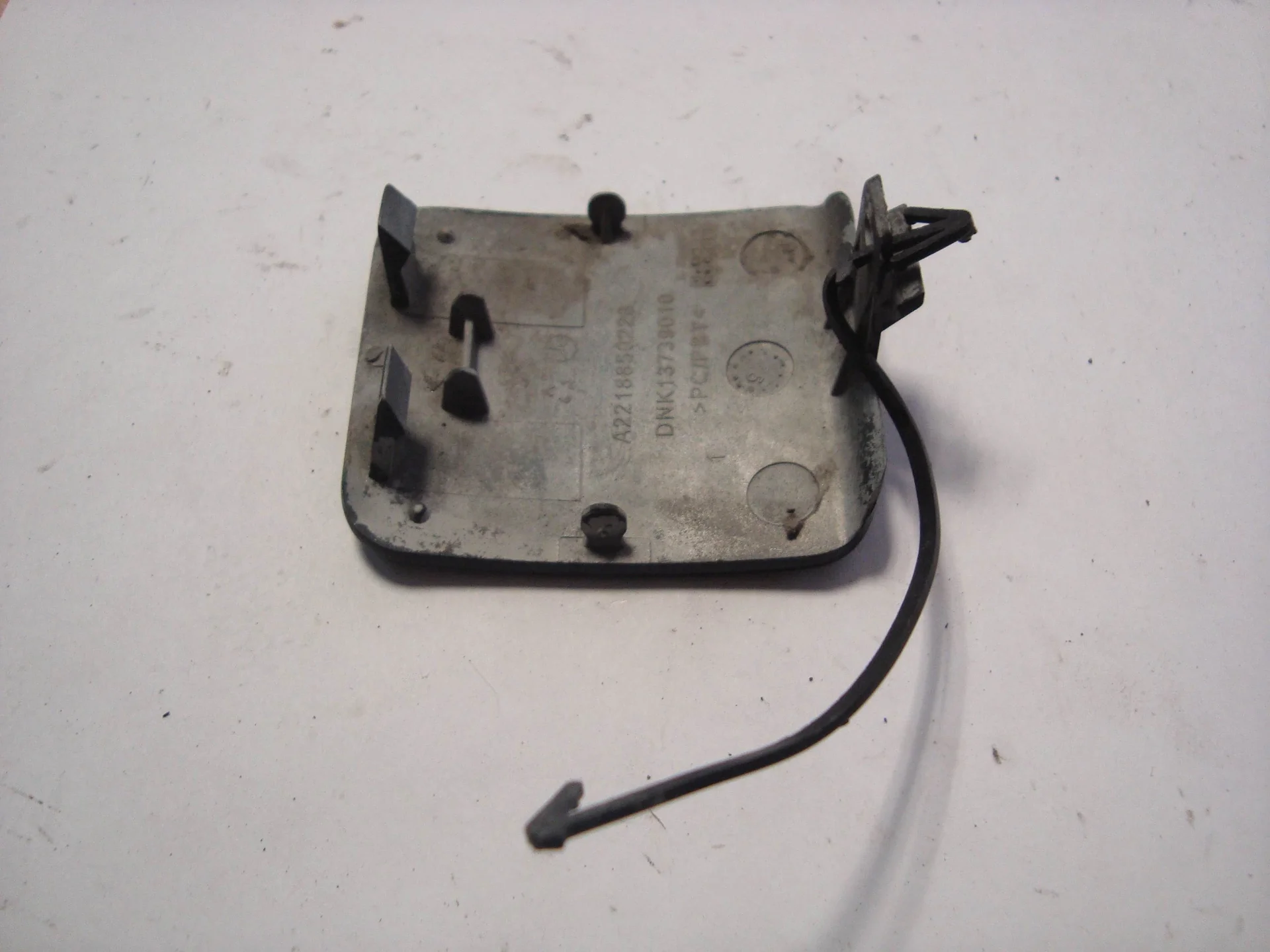 Крышка буксировочной проушины передняя Mercedes-Benz W221 A2218850223 - миниатюра 2