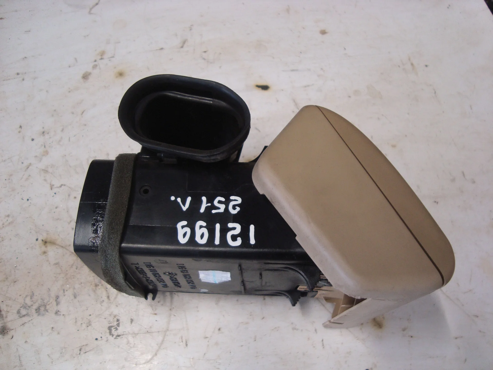 Дефлектор печки левый Mercedes-Benz W251 272 A2518300154 - миниатюра 3