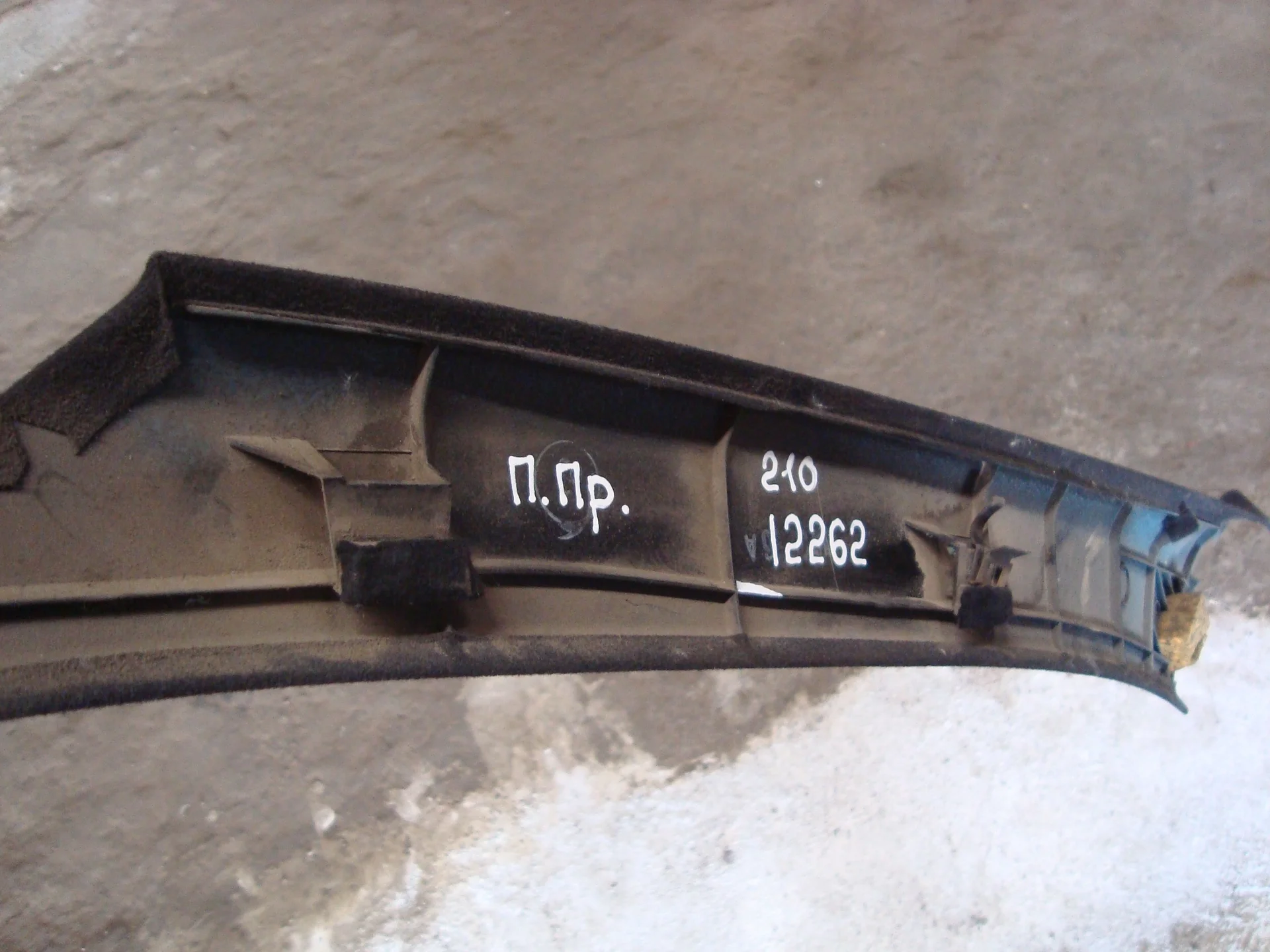 Обшивка стойки передняя правая Mercedes-Benz W210 111 A2106900225 - миниатюра 5