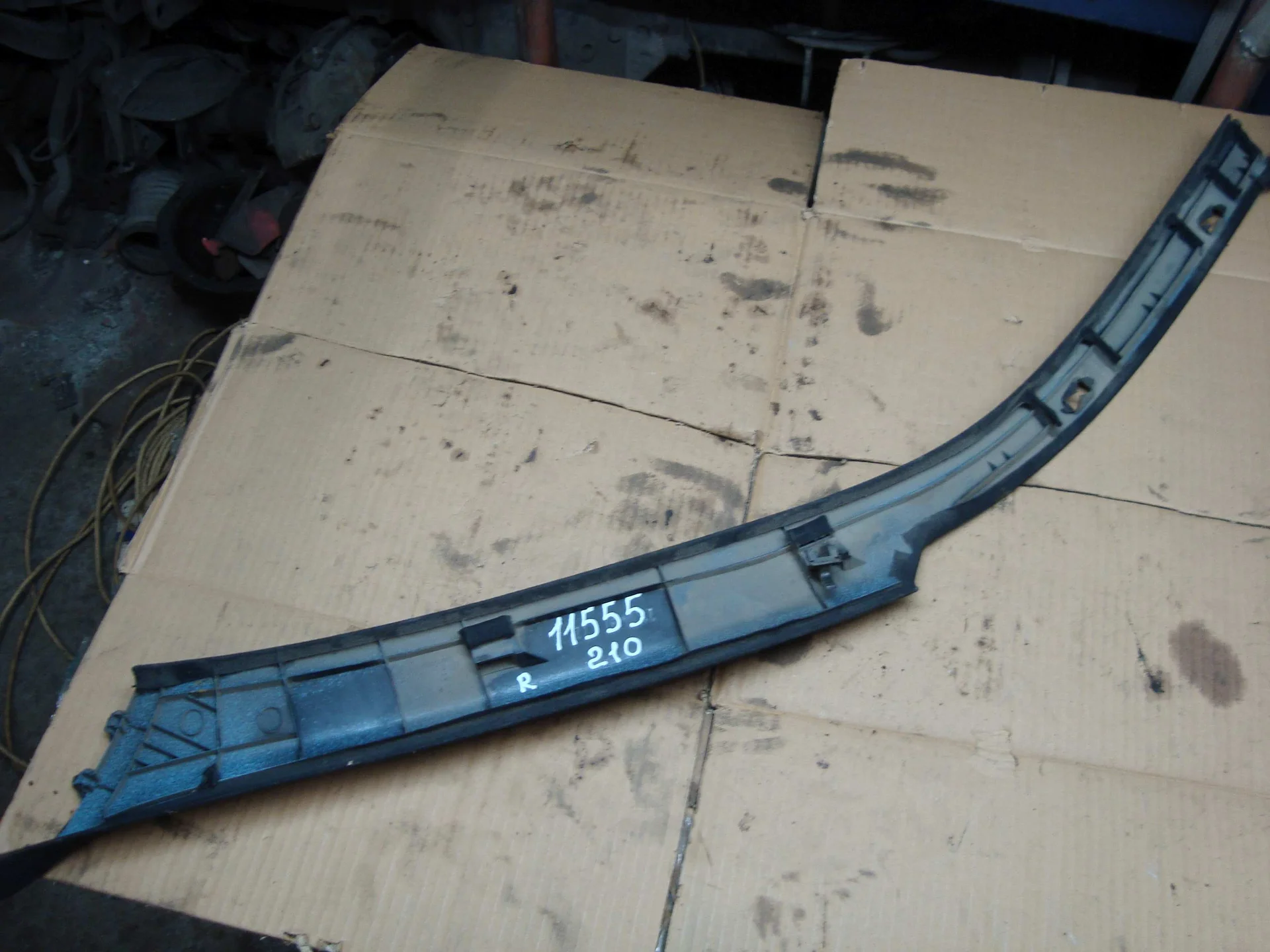 Обшивка стойки передняя правая Mercedes-Benz W210 119 A2106920289 - миниатюра 4