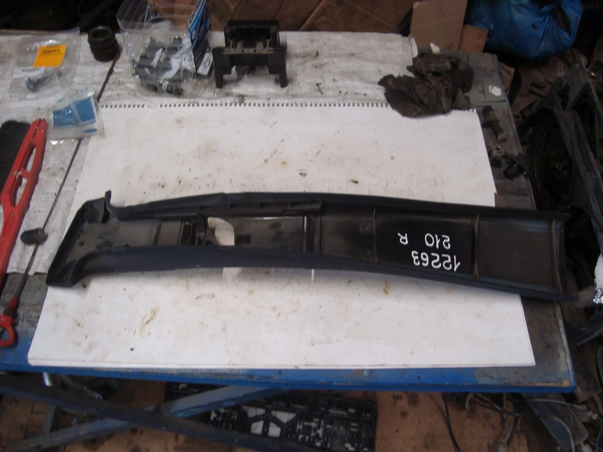 Накладка центральной стойки внутри верхняя правая Mercedes-Benz W210 111 A2106900625 - миниатюра 3