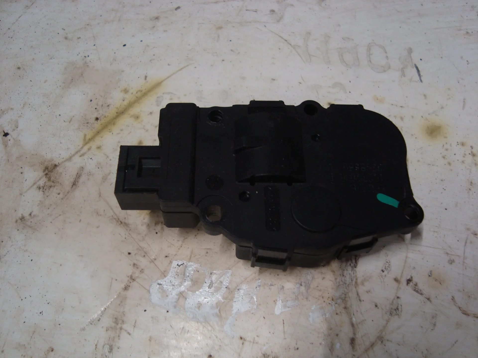 Моторчик заслонки печки Mercedes-Benz W251 272 A1669060008 - миниатюра 2