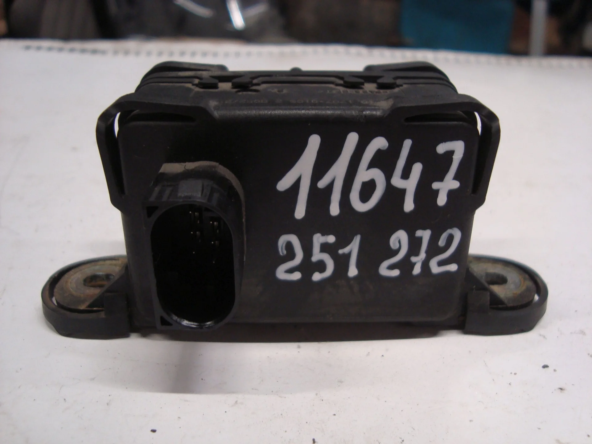 Датчик ускорения Mercedes-Benz W251 272 A0045423818 - миниатюра 2