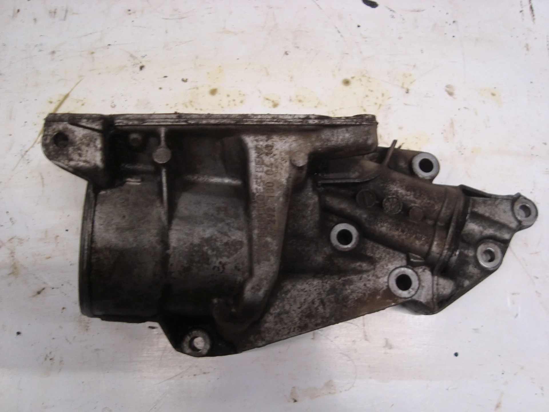 Корпус масляного фильтра Mercedes-Benz W251 272 A2721800410 - миниатюра 2