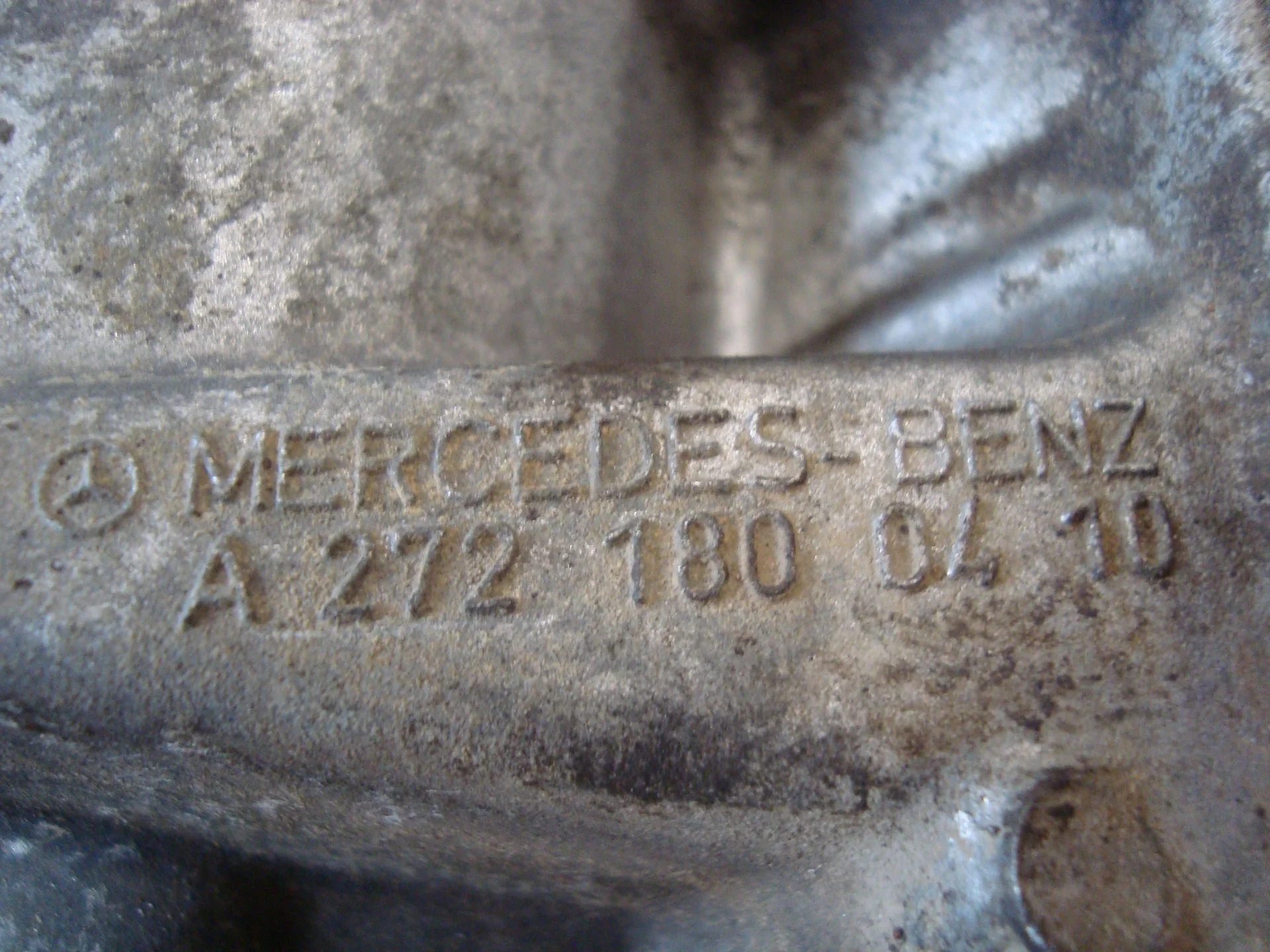 Корпус масляного фильтра Mercedes-Benz W251 272 A2721800410 - миниатюра 3
