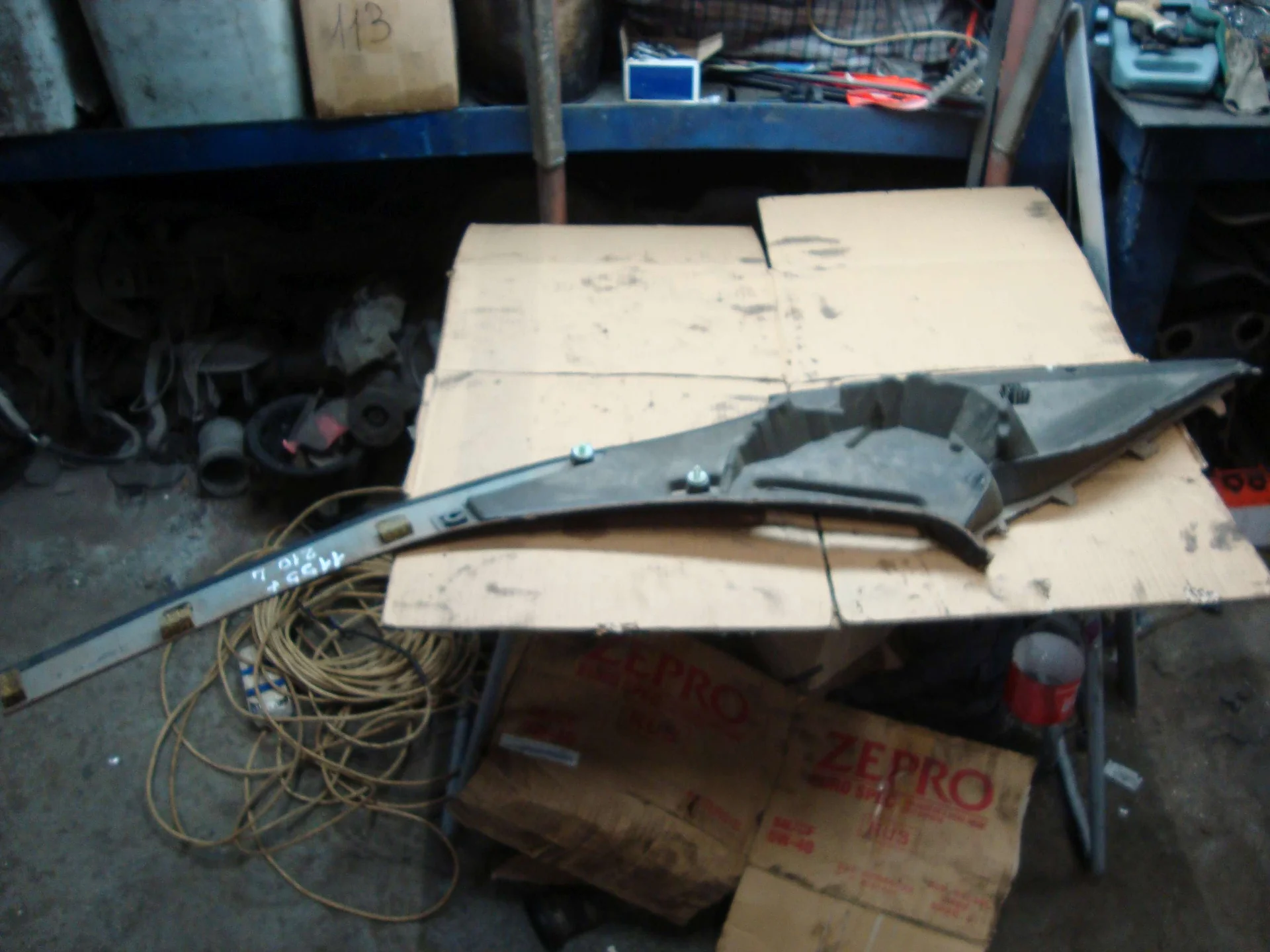 Обшивка стойки задней правой Mercedes-Benz W210 119 A2106950137 - миниатюра 4