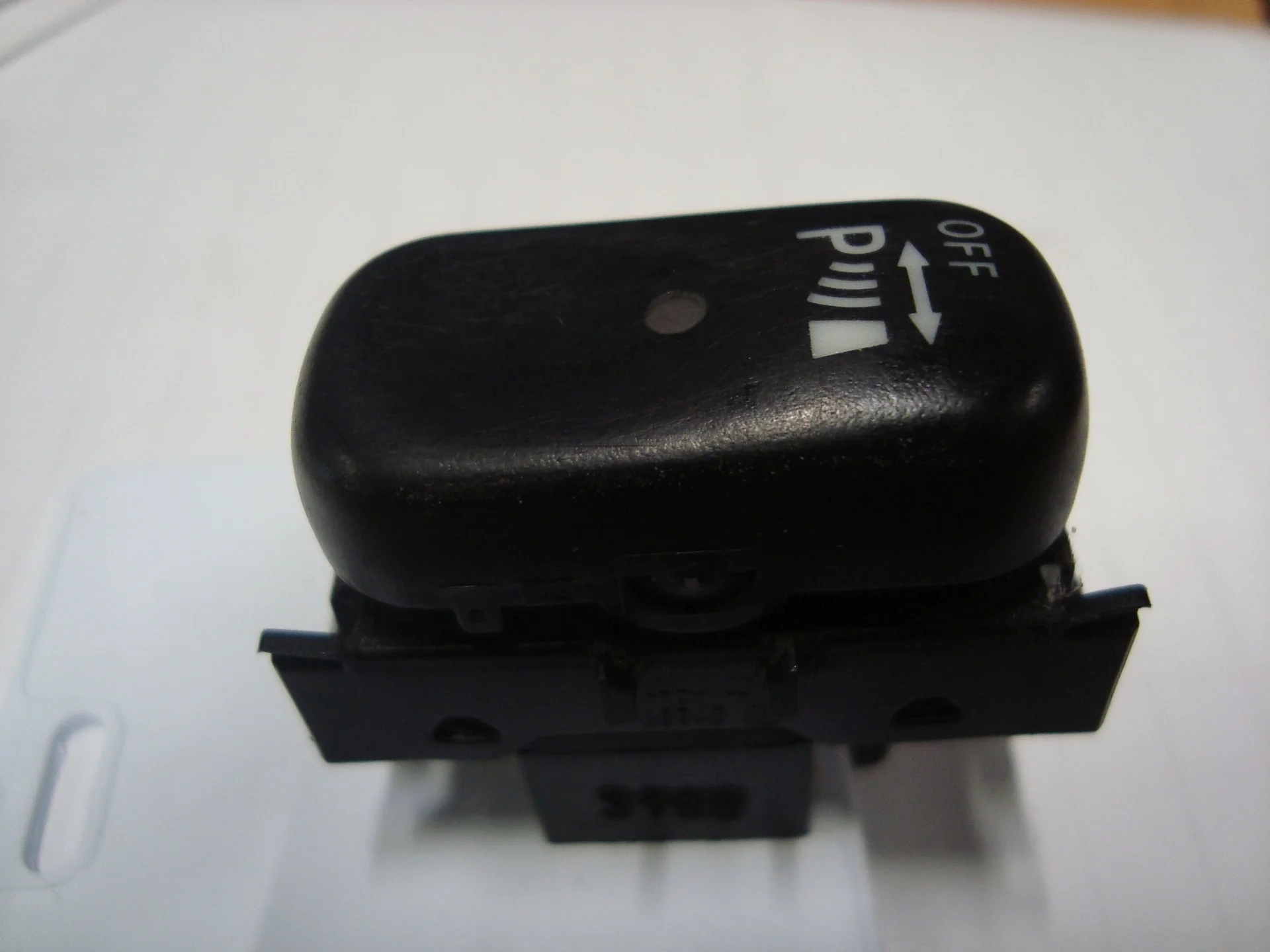 Кнопка выключения парктроников Mercedes-Benz C208 111 A2088211451 - изображение 1