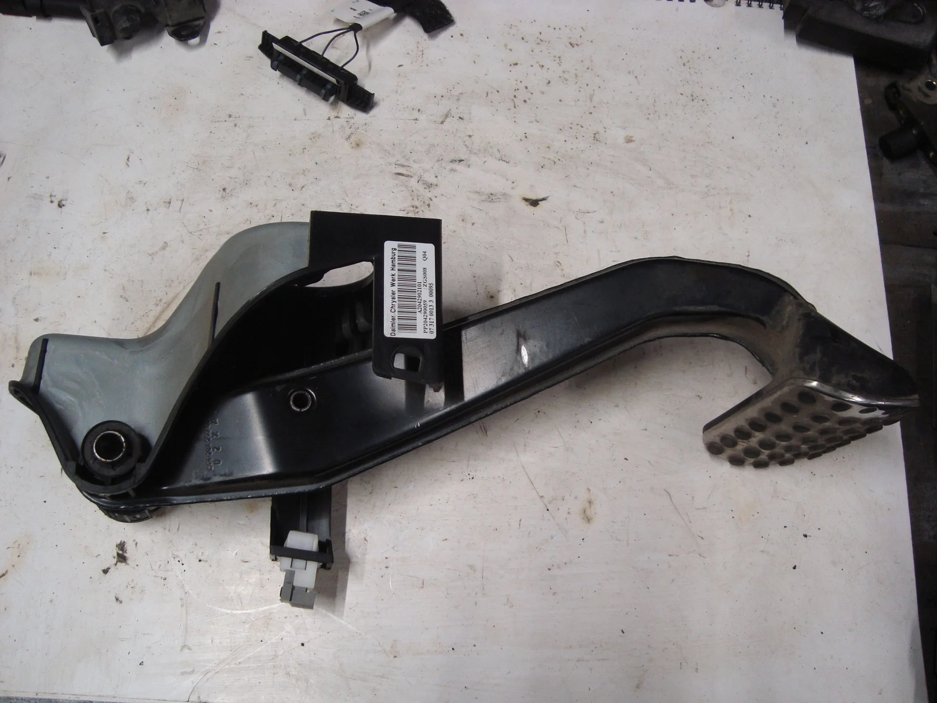 Педаль тормоза Mercedes-Benz W204 271 A2042902001 - миниатюра 2