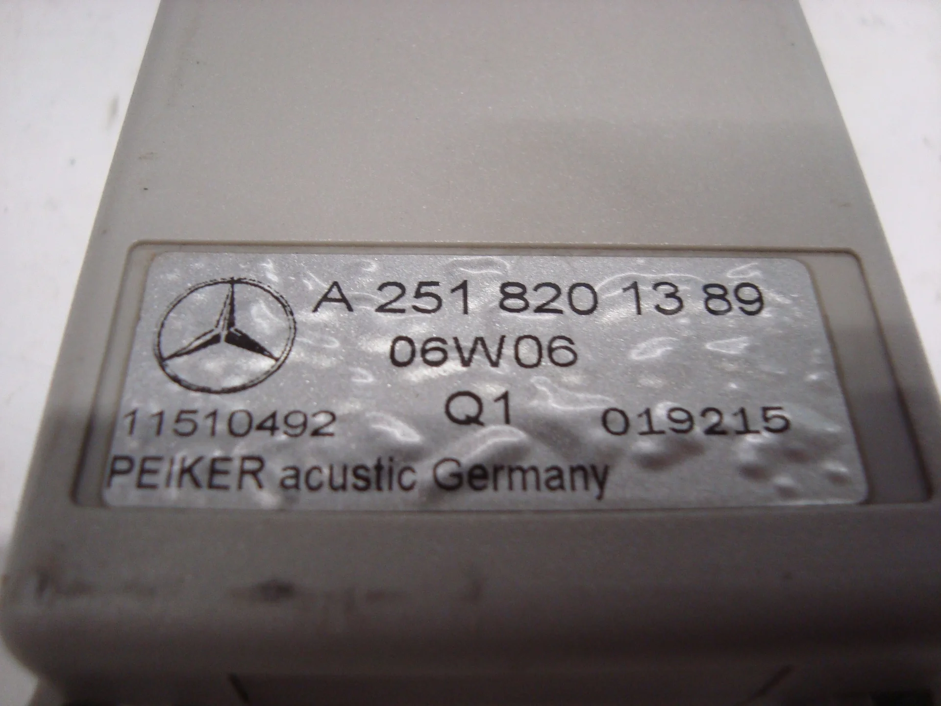 Усилитель задних колонок Mercedes-Benz W251 272 A2518201389 - миниатюра 4