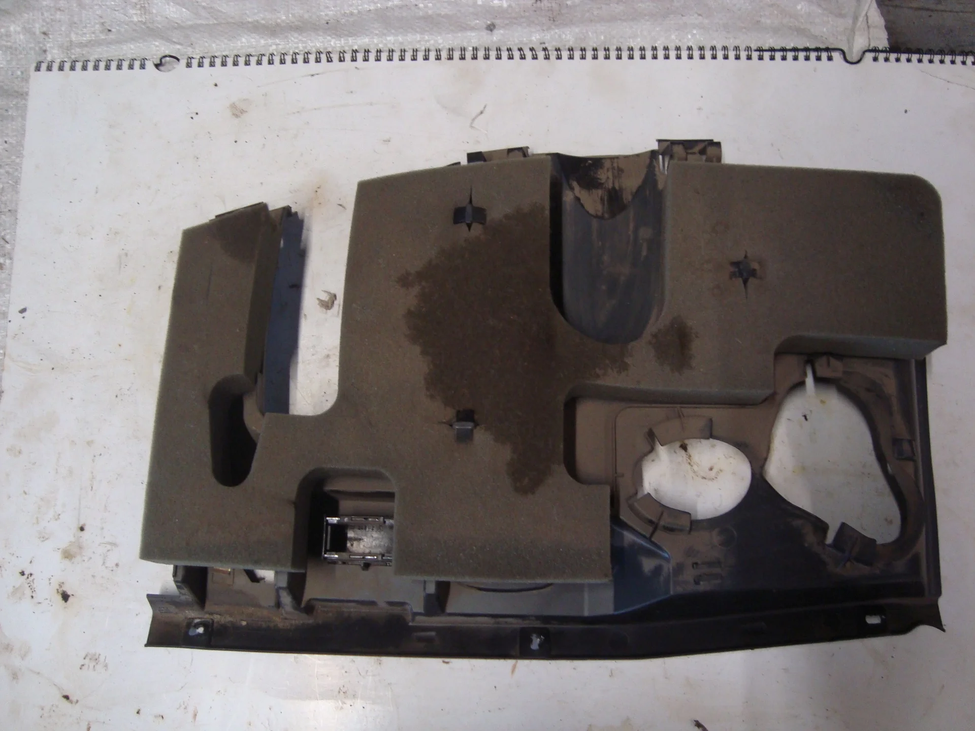 Накладка под торпедо нижняя левая Mercedes-Benz W251 272 А2516801039 - миниатюра 2