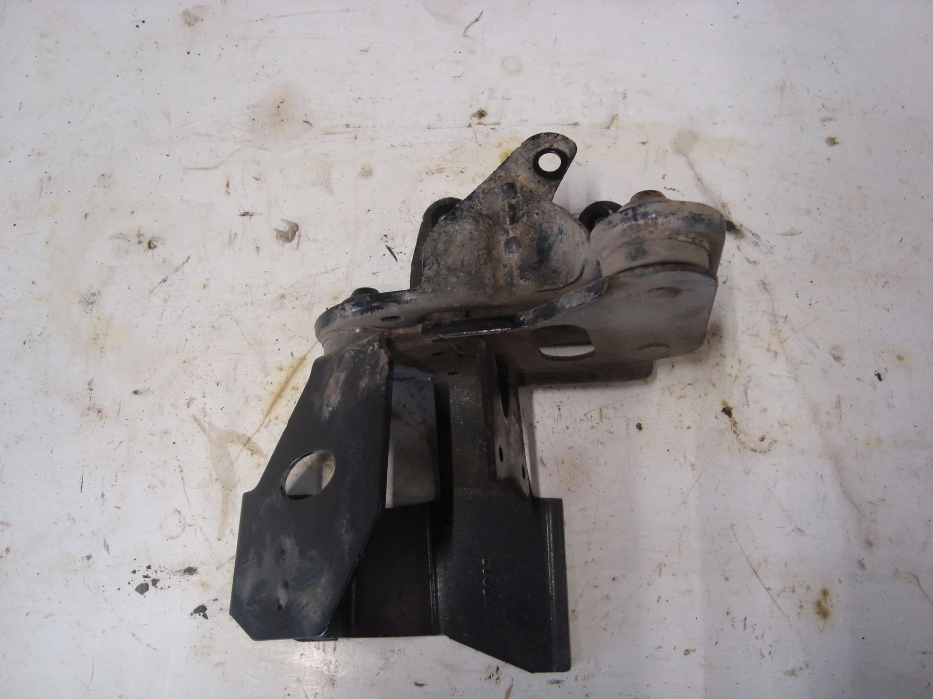 Кронштейн блока ABS(насоса) Mercedes-Benz W251 272 А2514311040 - миниатюра 2