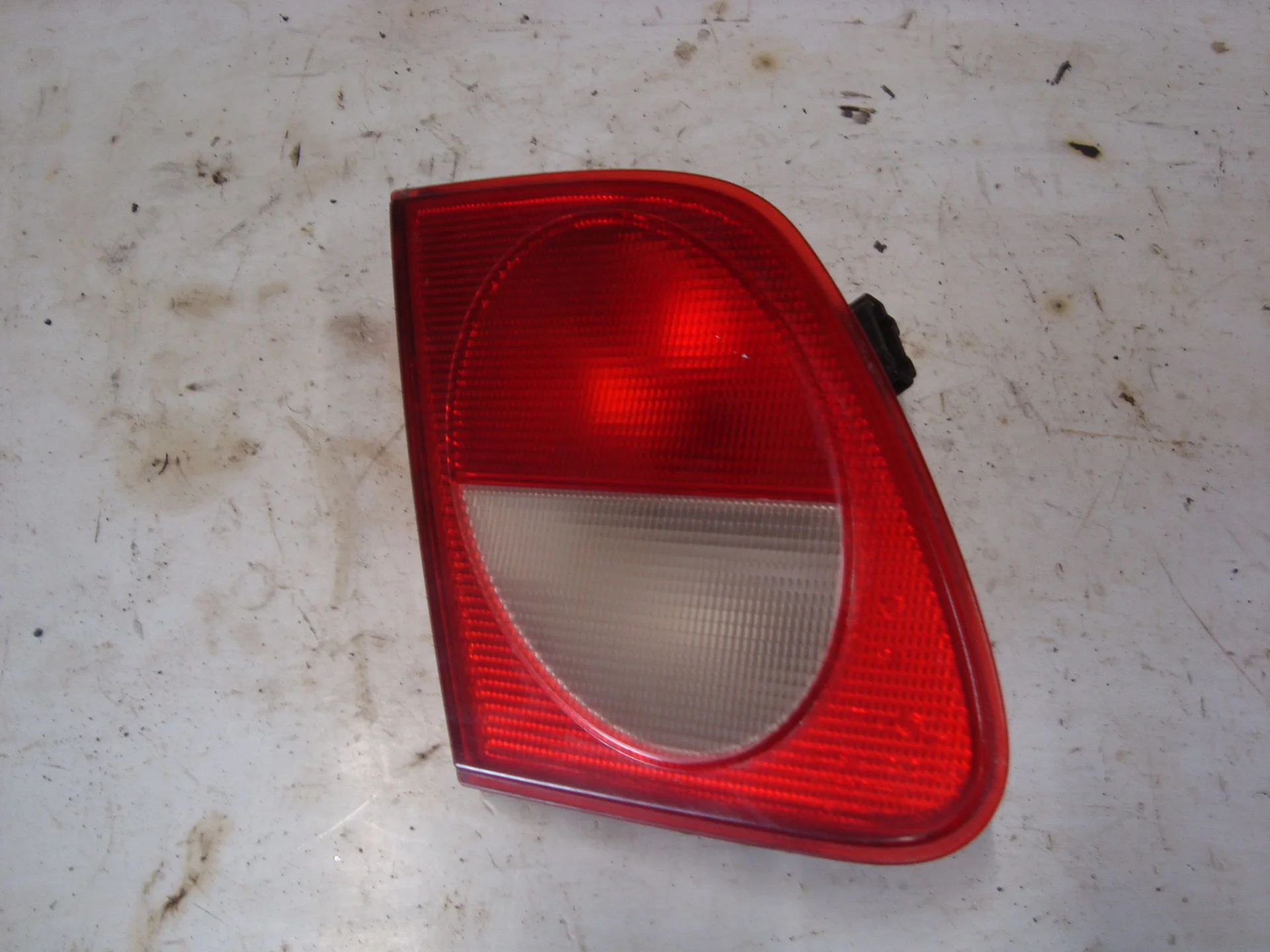 Фонарь на багажнике левый Mercedes-Benz W210 111 A2108200964 - миниатюра 2