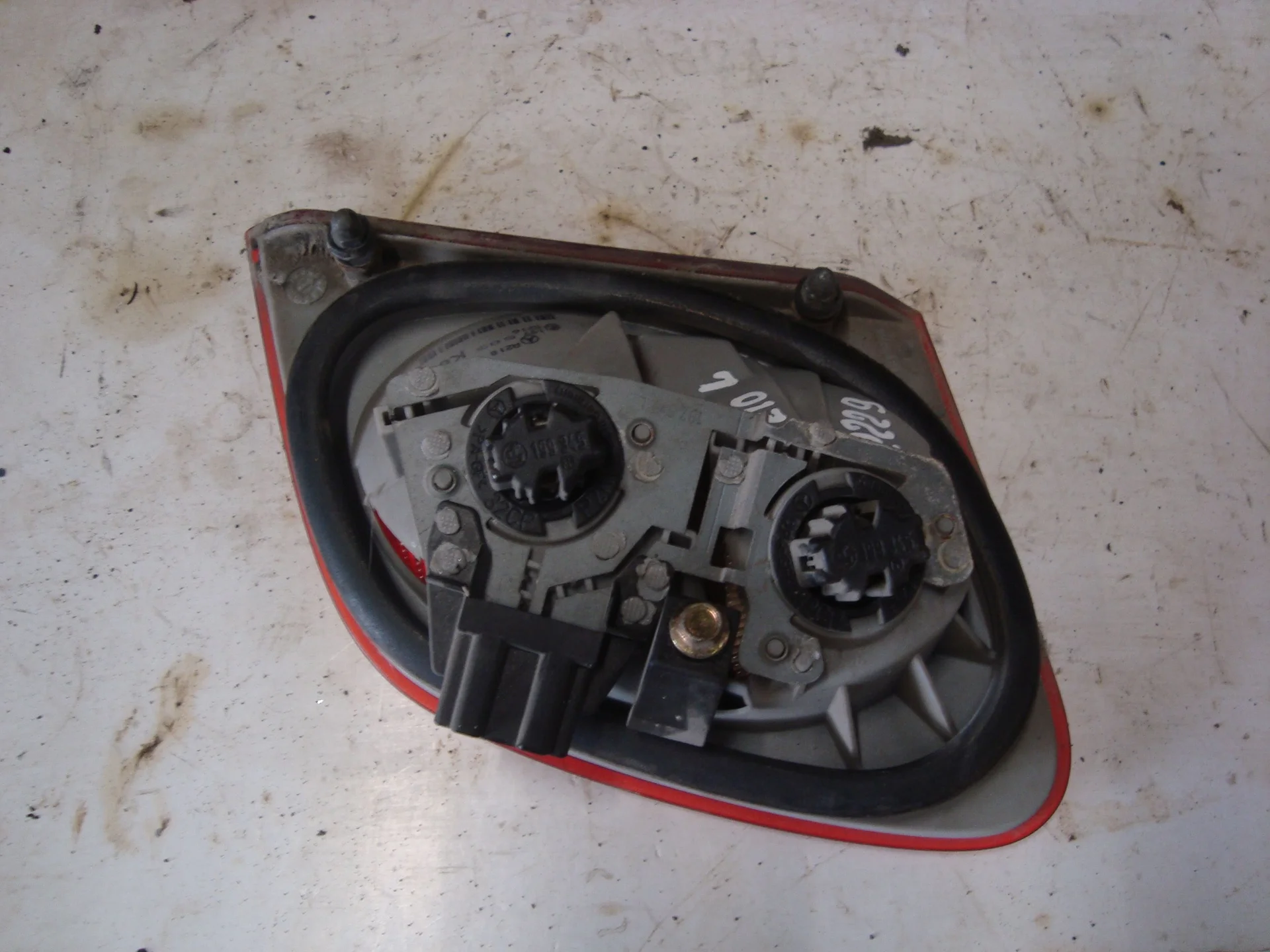 Фонарь на багажнике левый Mercedes-Benz W210 111 A2108200964 - миниатюра 3