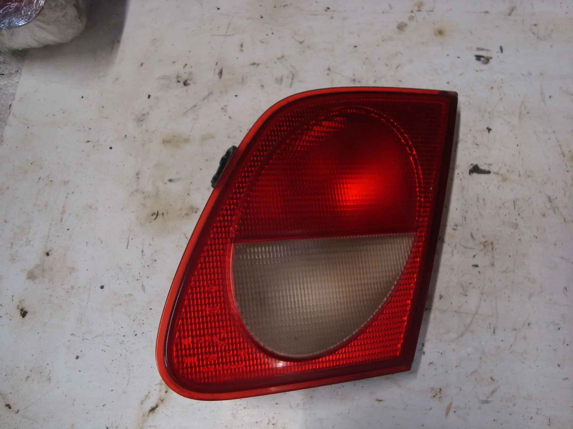 Фонарь на багажнике правый Mercedes-Benz W210 111 A2108201064 - миниатюра 2