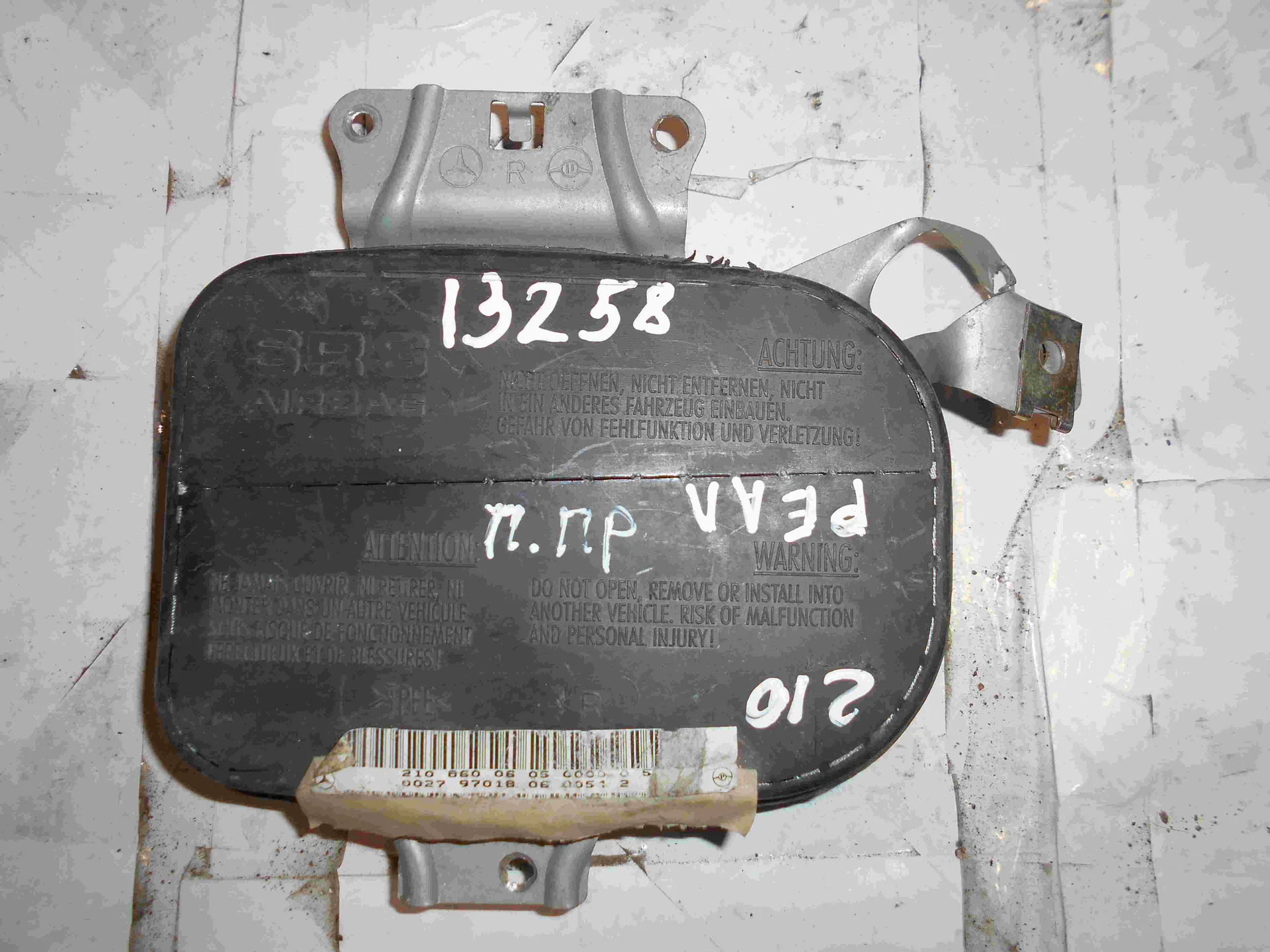 Подушка безопасности передней правой двери Mercedes-Benz W210 A2108600605 - изображение 1