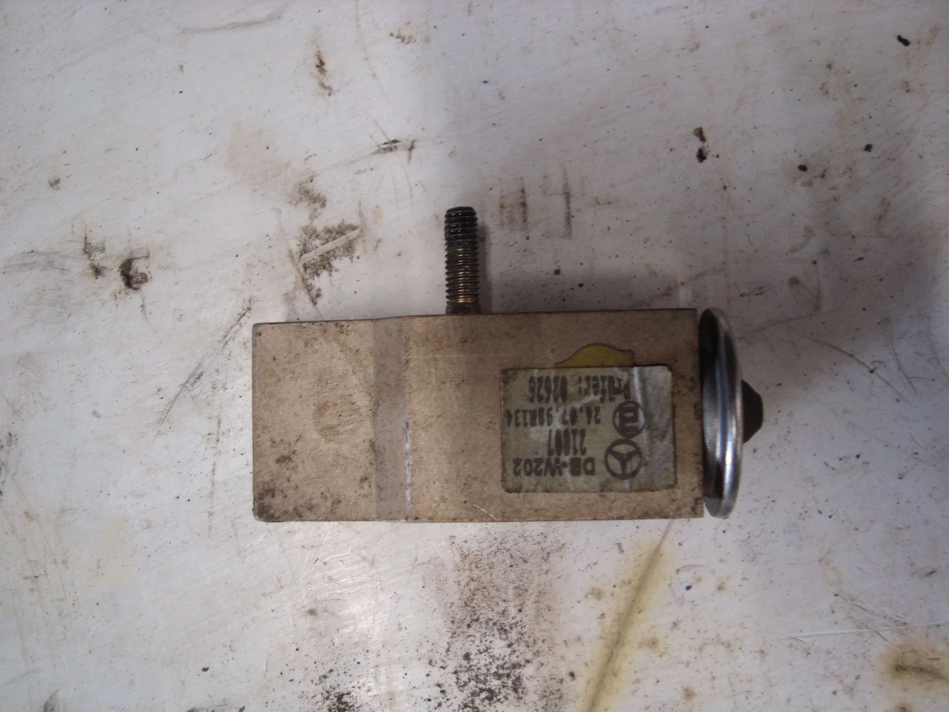 Клапан кондиционера Mercedes-Benz C208 111 A2028300184 - миниатюра 2