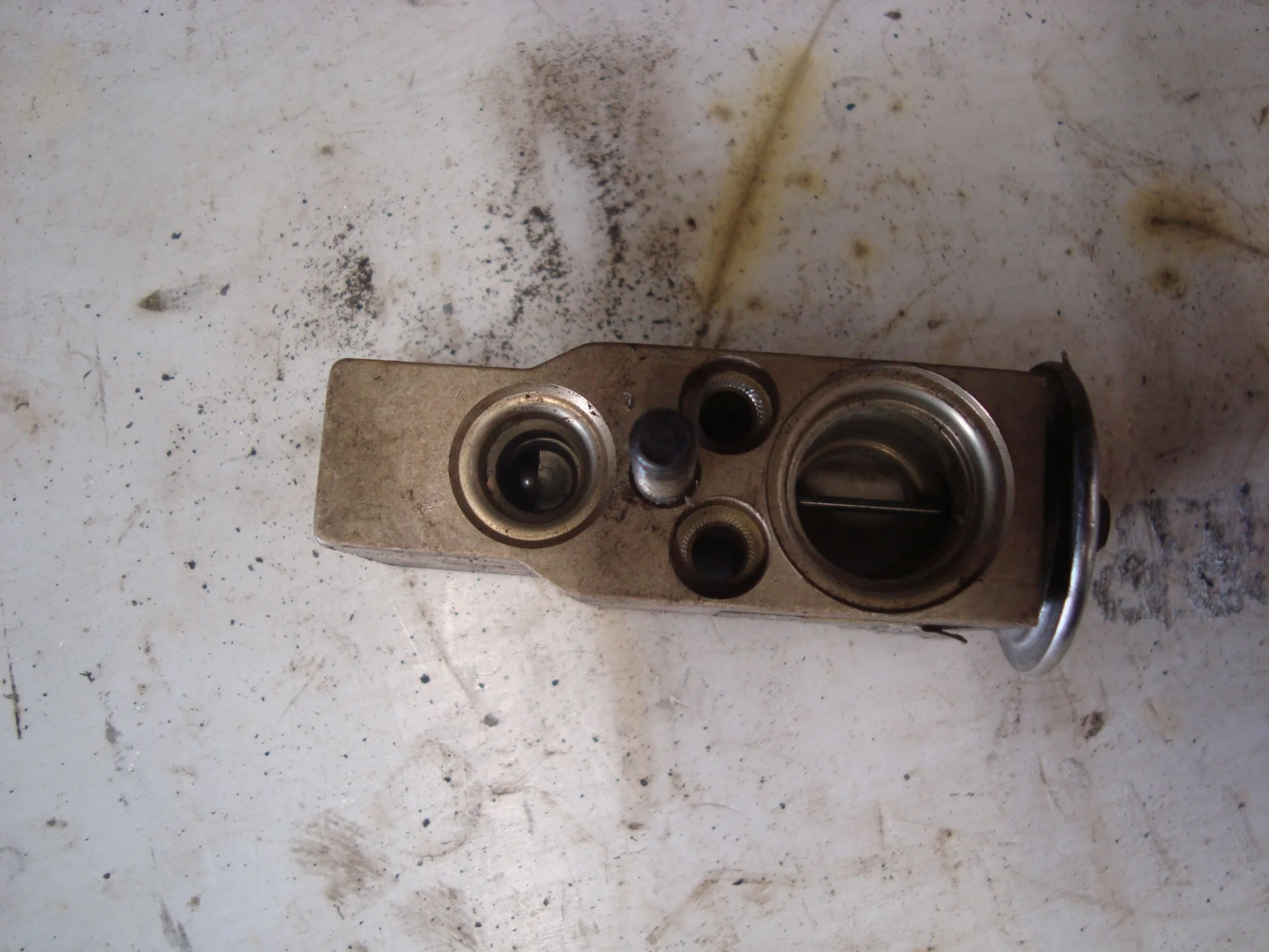Клапан кондиционера Mercedes-Benz C208 111 A2028300184 - миниатюра 3