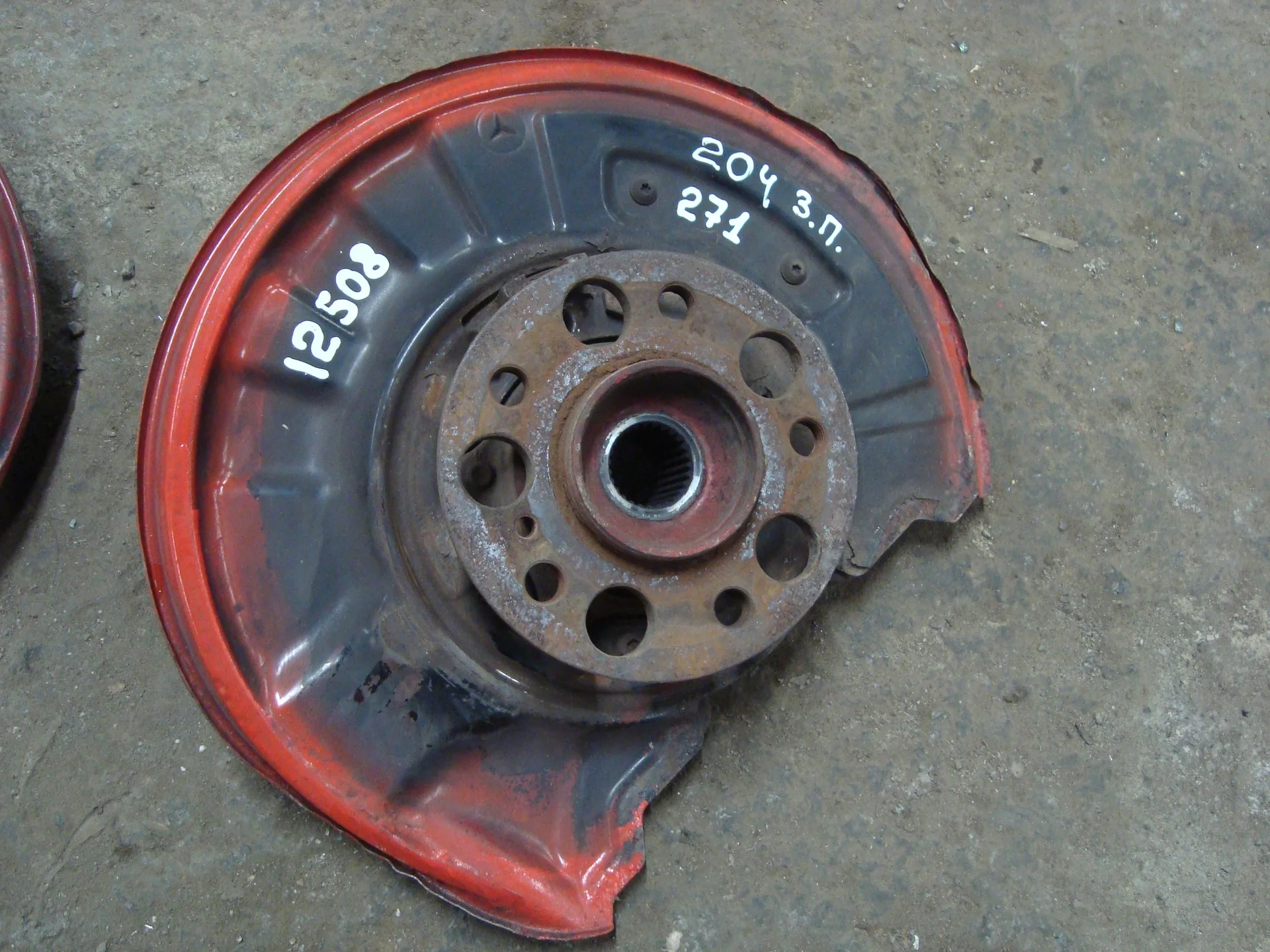 Кулак задний правый Mercedes-Benz W204 271 A2043500441 - изображение 1