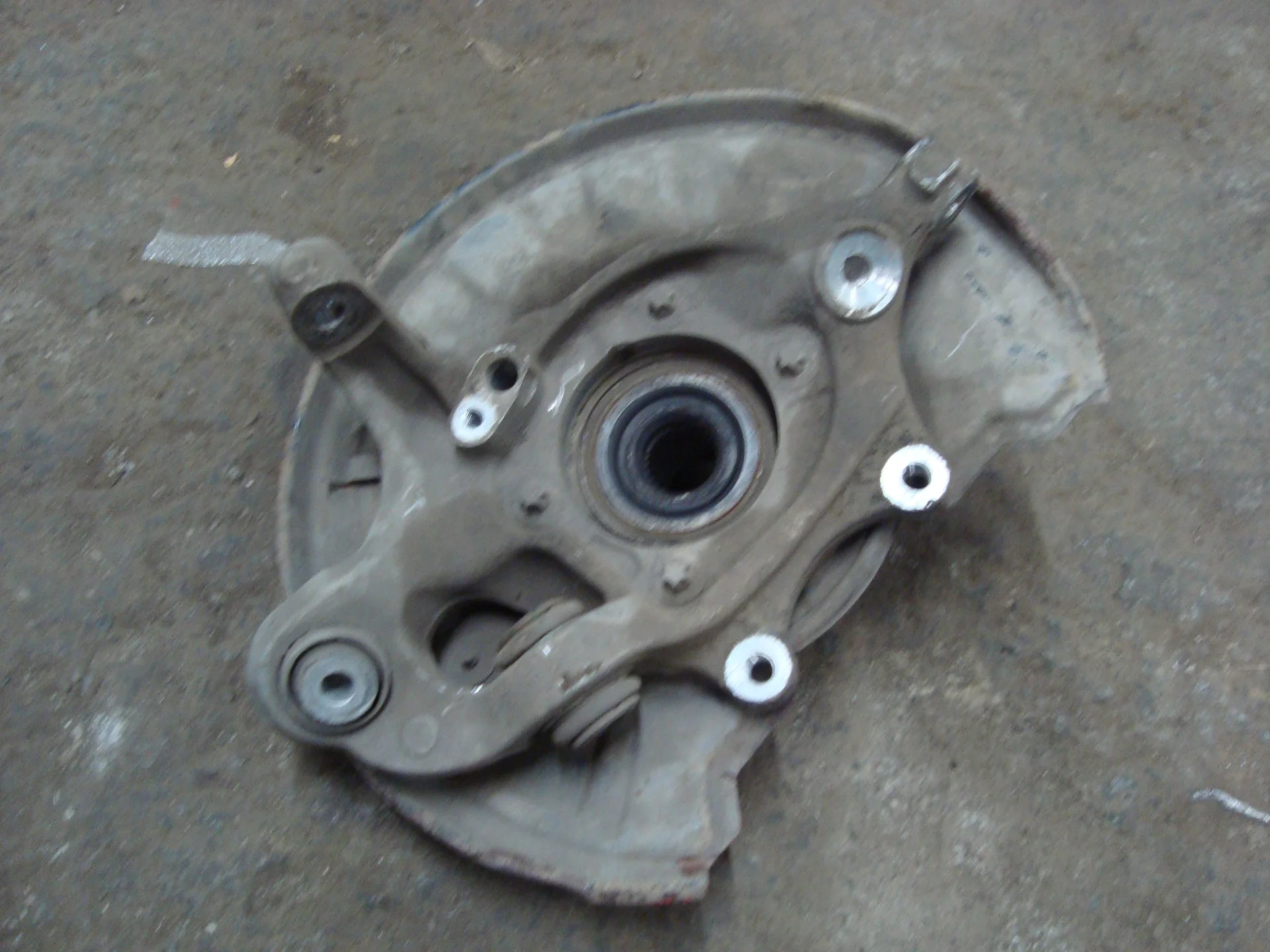 Кулак задний правый Mercedes-Benz W204 271 A2043500441 - миниатюра 2