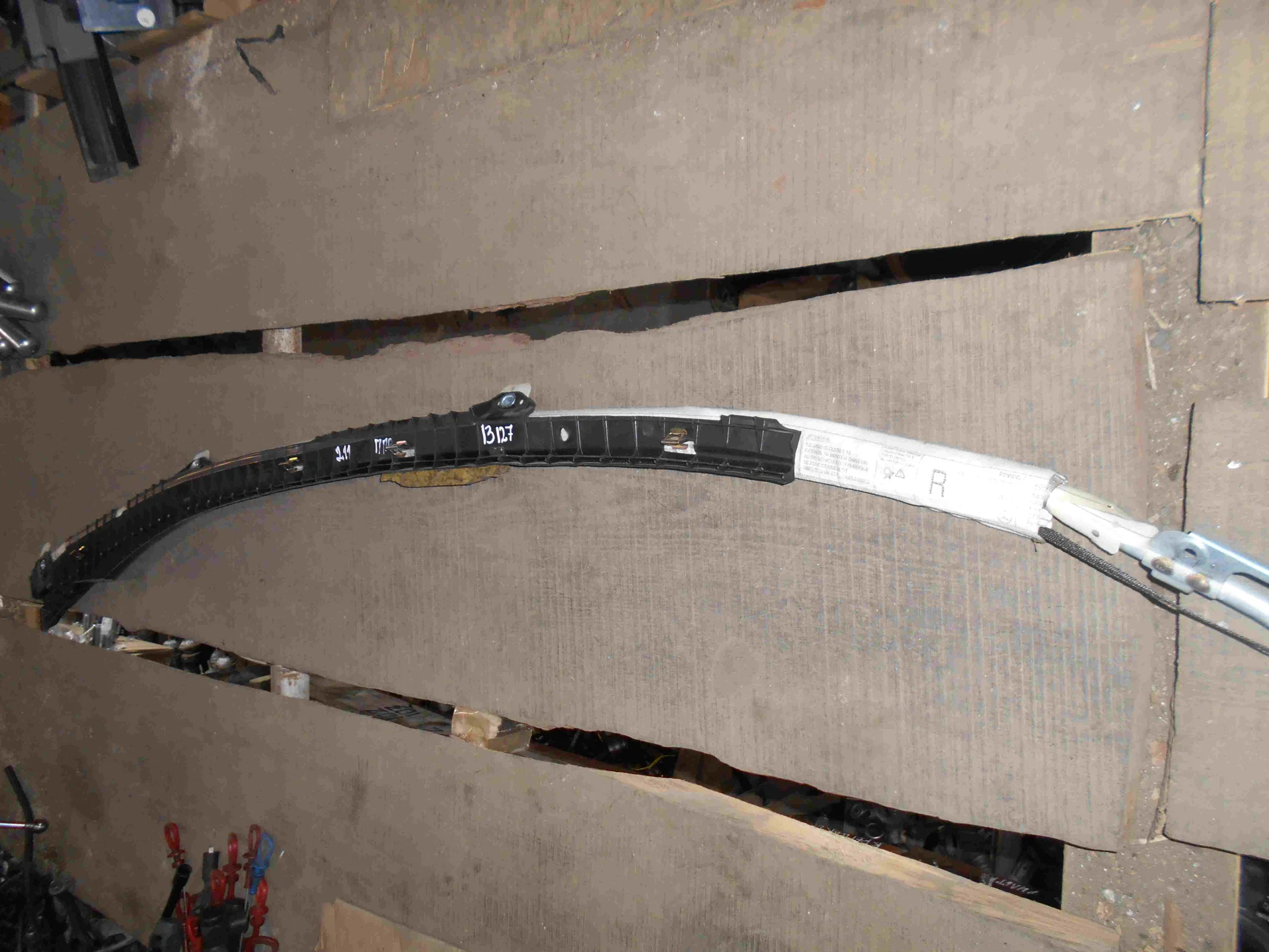 Шторка правая Mercedes-Benz W211 A2118602205 - миниатюра 2