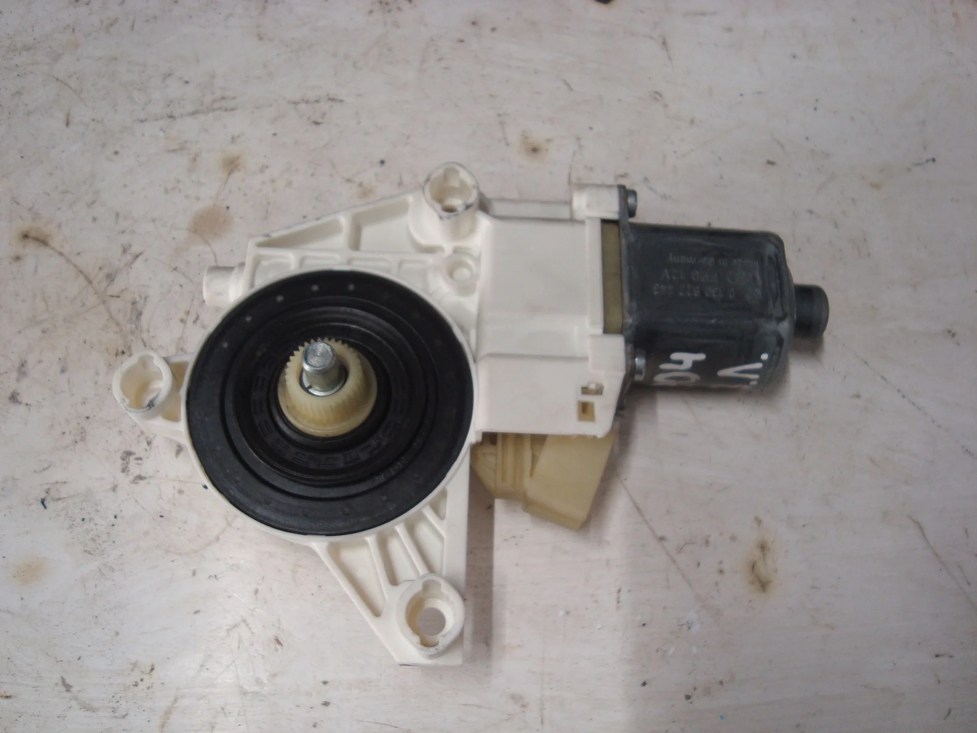 Моторчик заднего левого стеклоподъемника Mercedes-Benz W204 271 A2048200542 - миниатюра 2