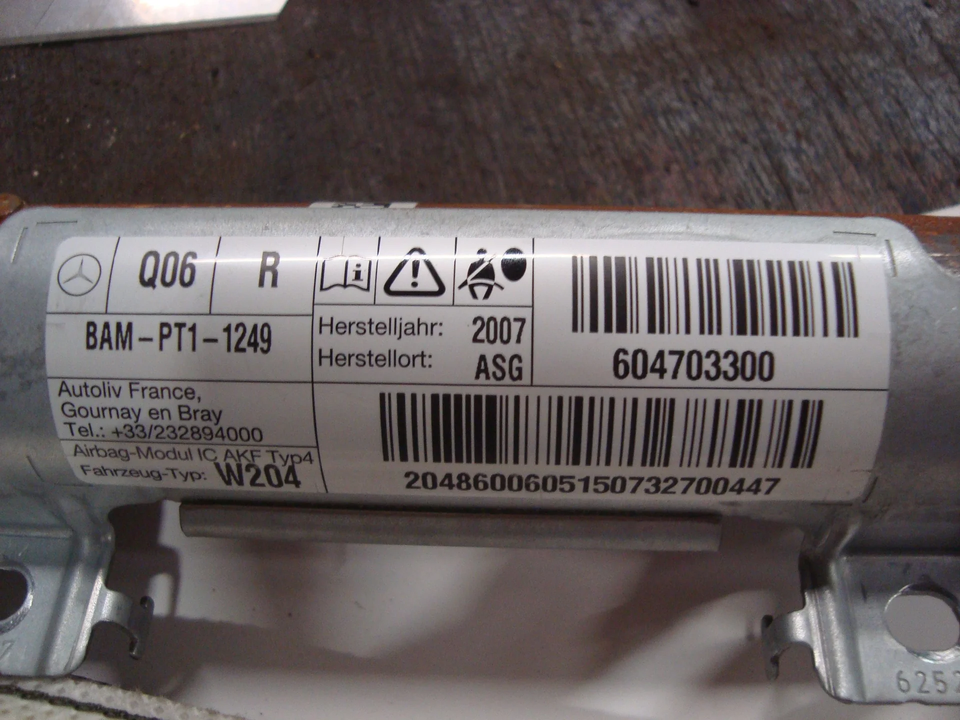 Шторка правая Mercedes-Benz W204 271 A2048600605 - миниатюра 2