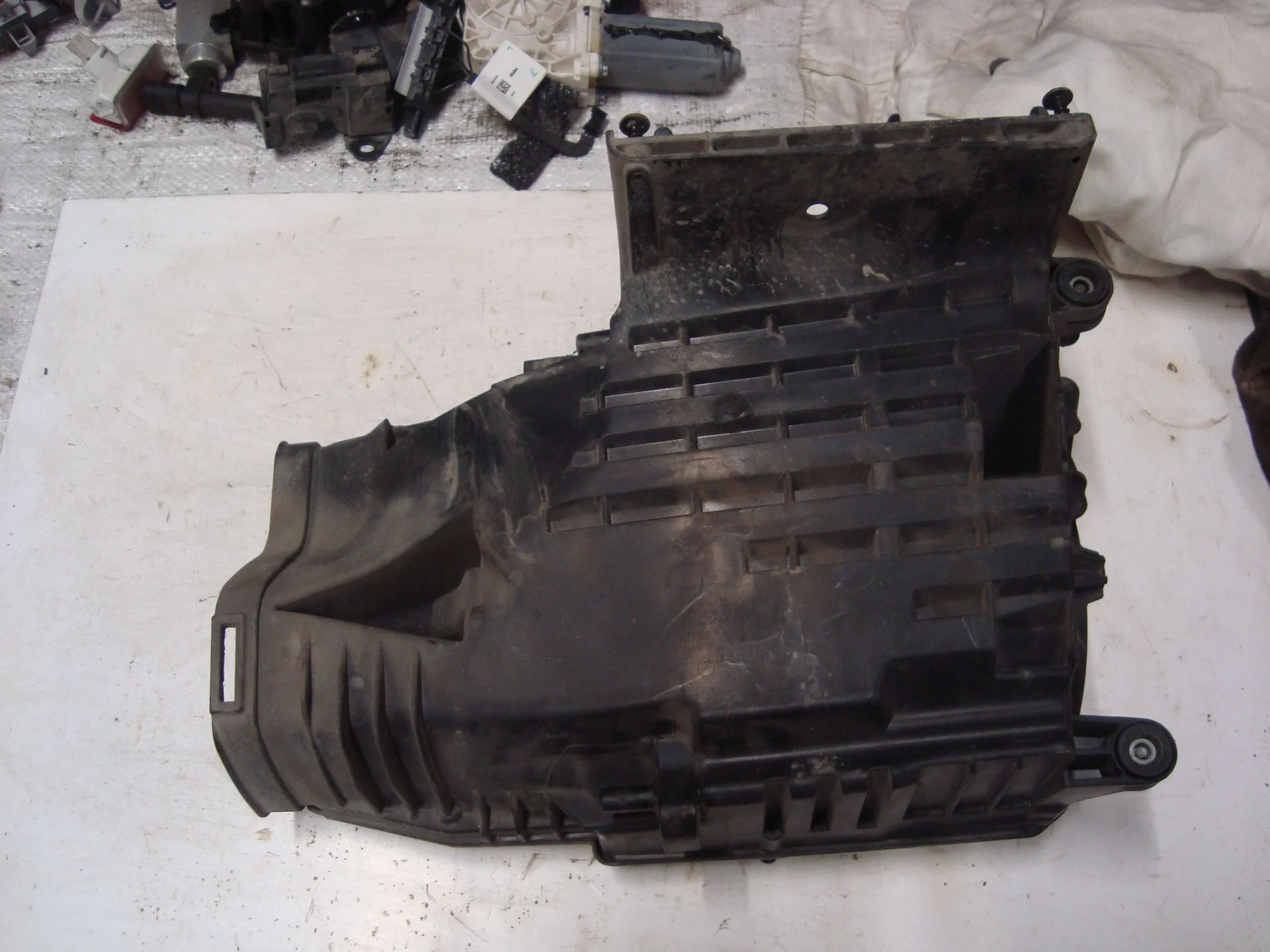Корпус воздушного фильтра Mercedes-Benz W204 271 A2710900901 - миниатюра 2